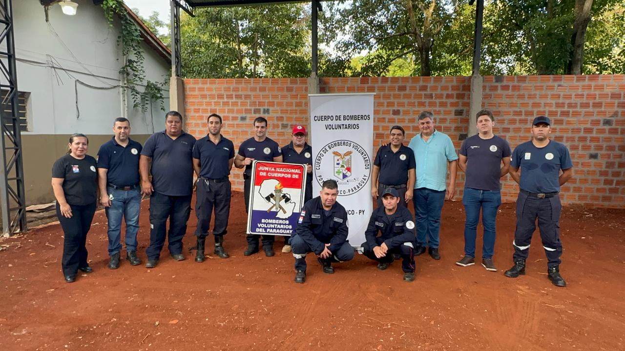 Director Ejecutivo de la UPE, Dip. Luis Tiki González se reúne con bomberos de Presidente Franco