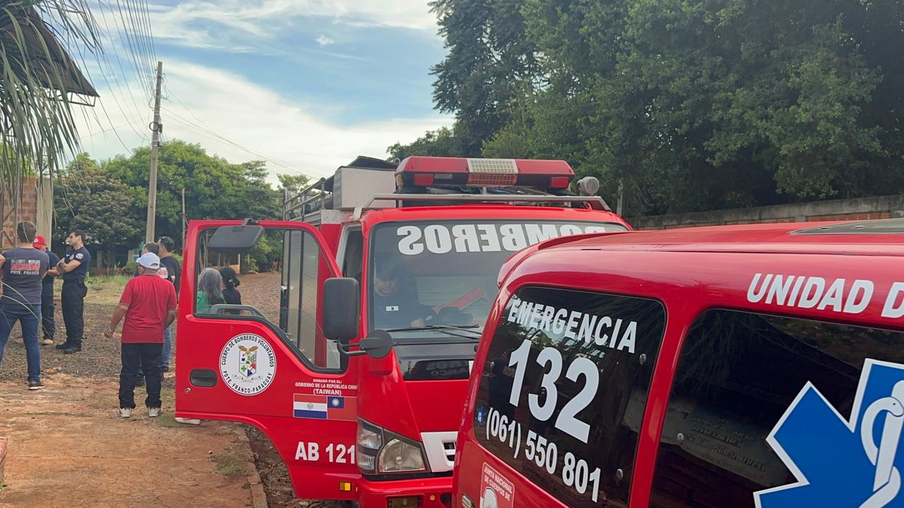 Director Ejecutivo de la UPE, Dip. Luis Tiki González se reúne con bomberos de Presidente Franco