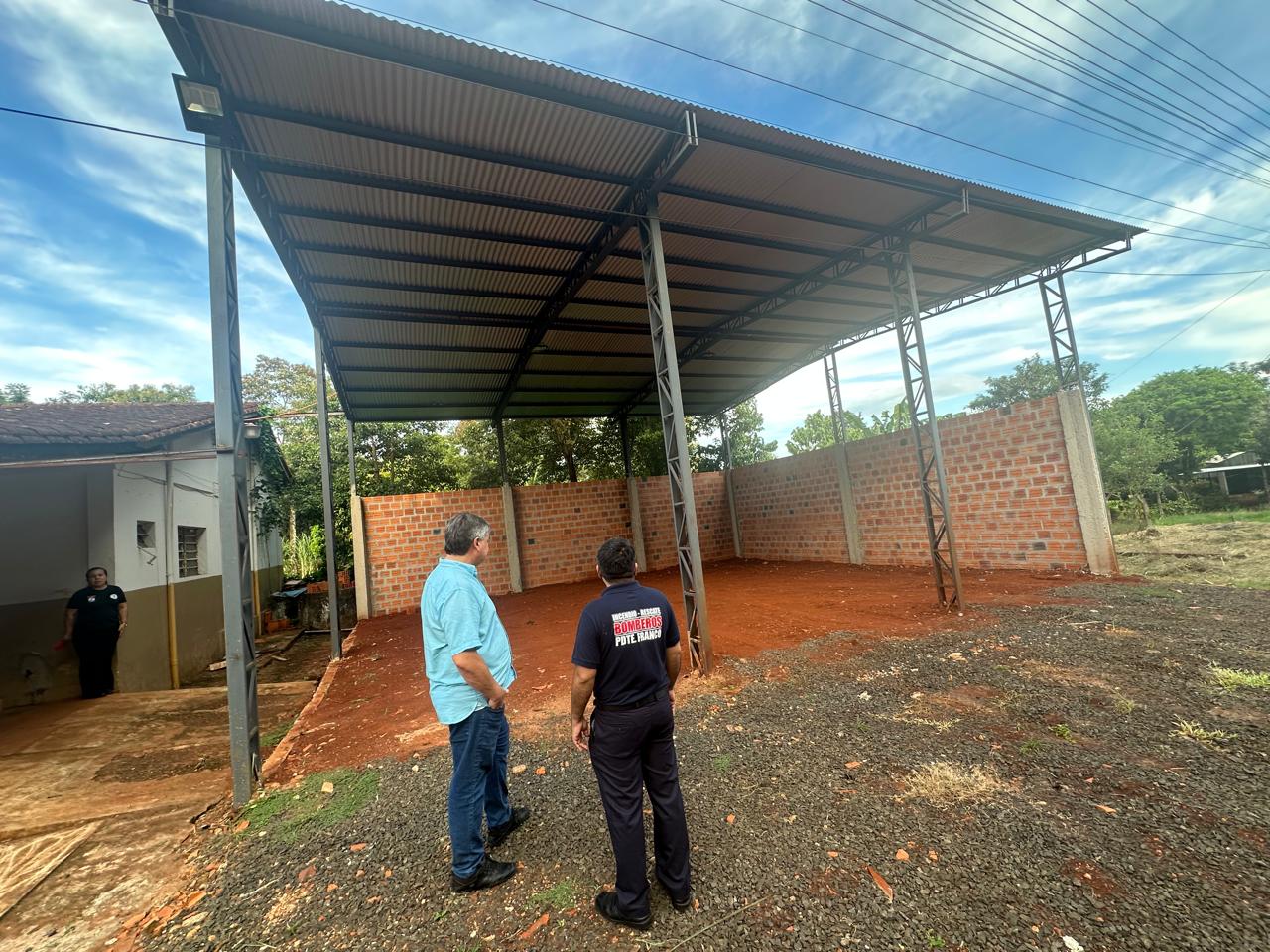 Director Ejecutivo de la UPE, Dip. Luis Tiki González se reúne con bomberos de Presidente Franco
