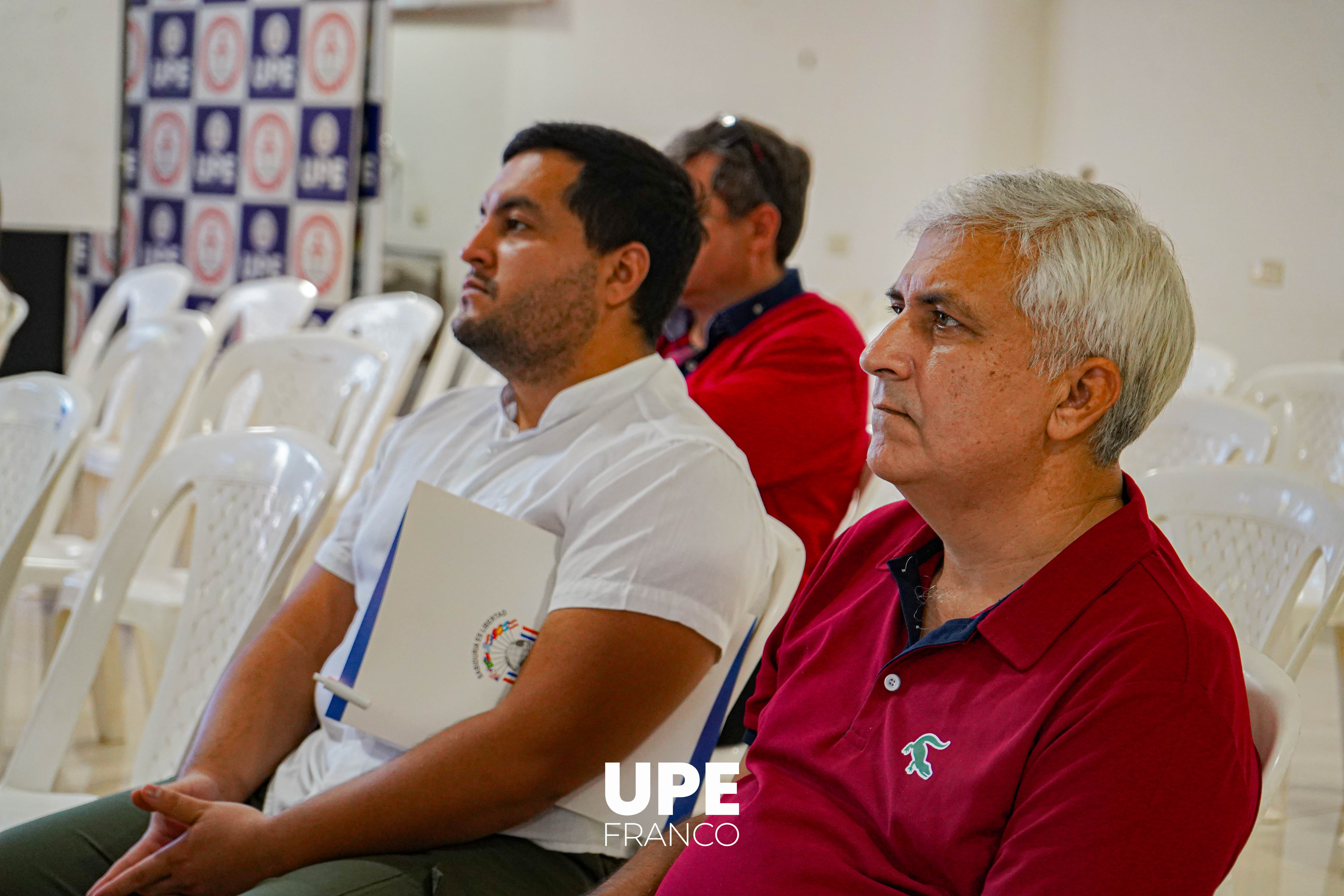 Claustro Docente 2025: Docentes de Odontología UPE se reúnen para potenciar la educación en 2025