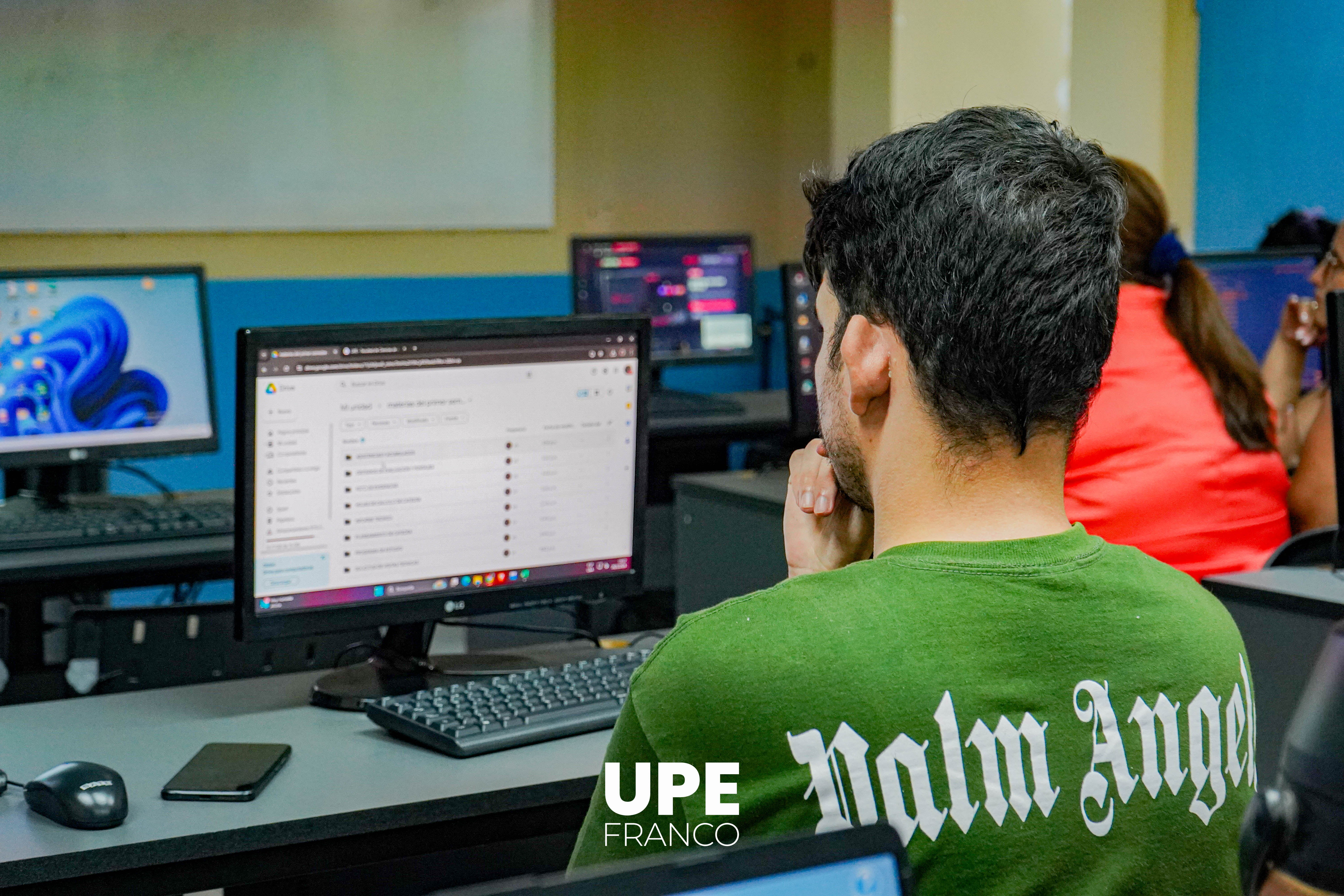 Docentes y estudiantes fortalecen sus competencias digitales en UPE Franco