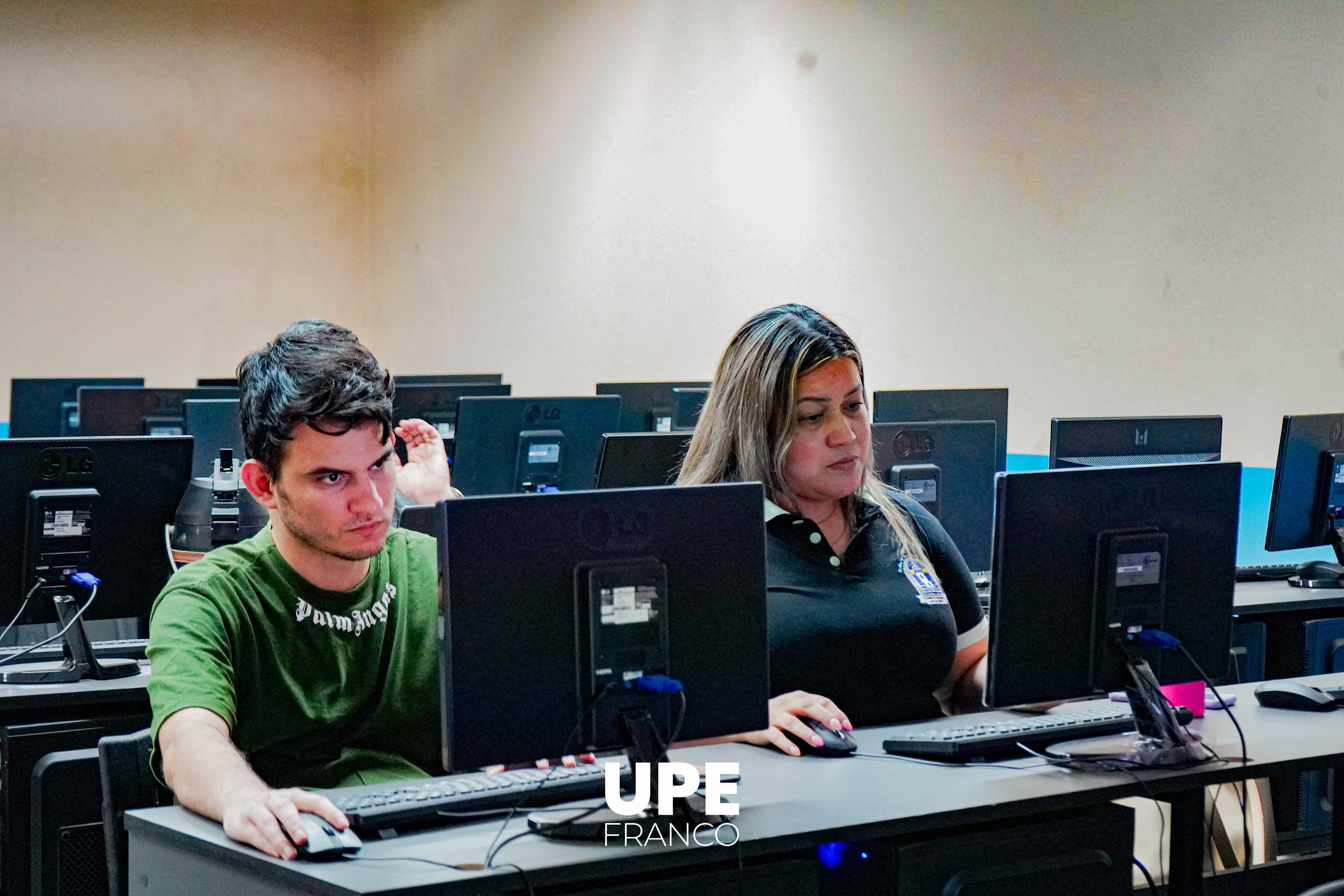 Docentes y estudiantes fortalecen sus competencias digitales en UPE Franco