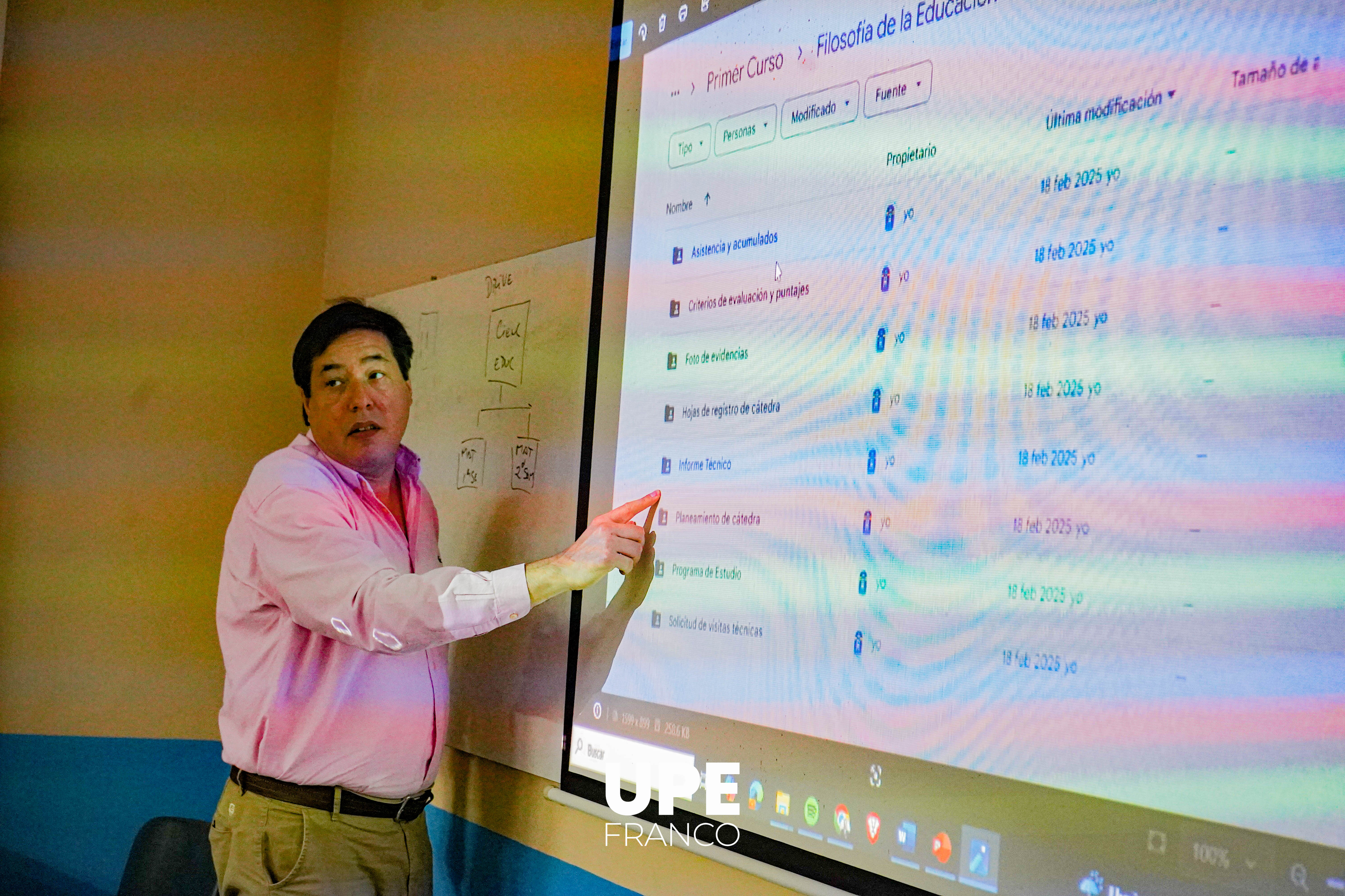 Docentes y estudiantes fortalecen sus competencias digitales en UPE Franco