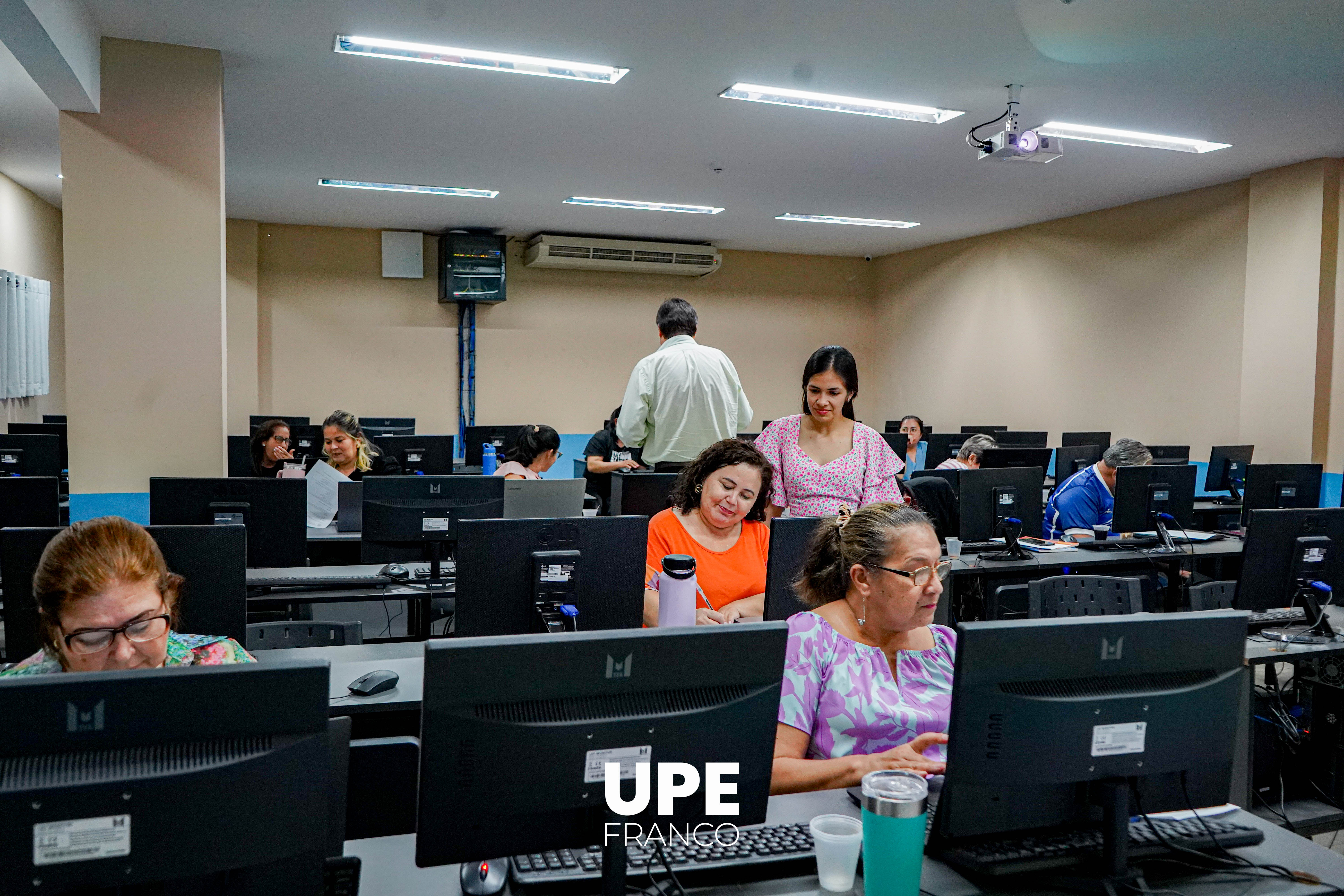 Culmina con éxito la capacitación en Herramientas Informáticas para la Educación
