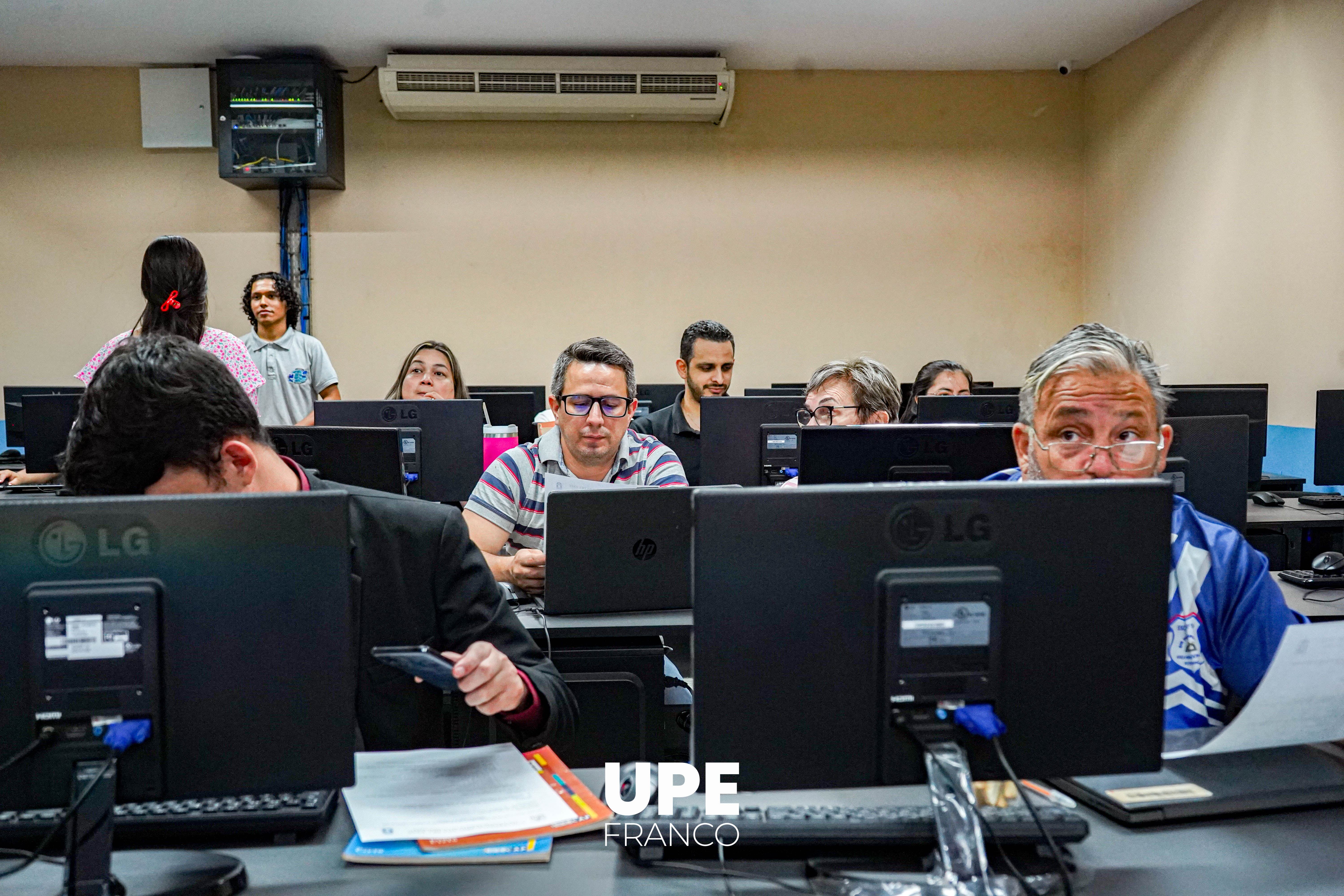 Culmina con éxito la capacitación en Herramientas Informáticas para la Educación