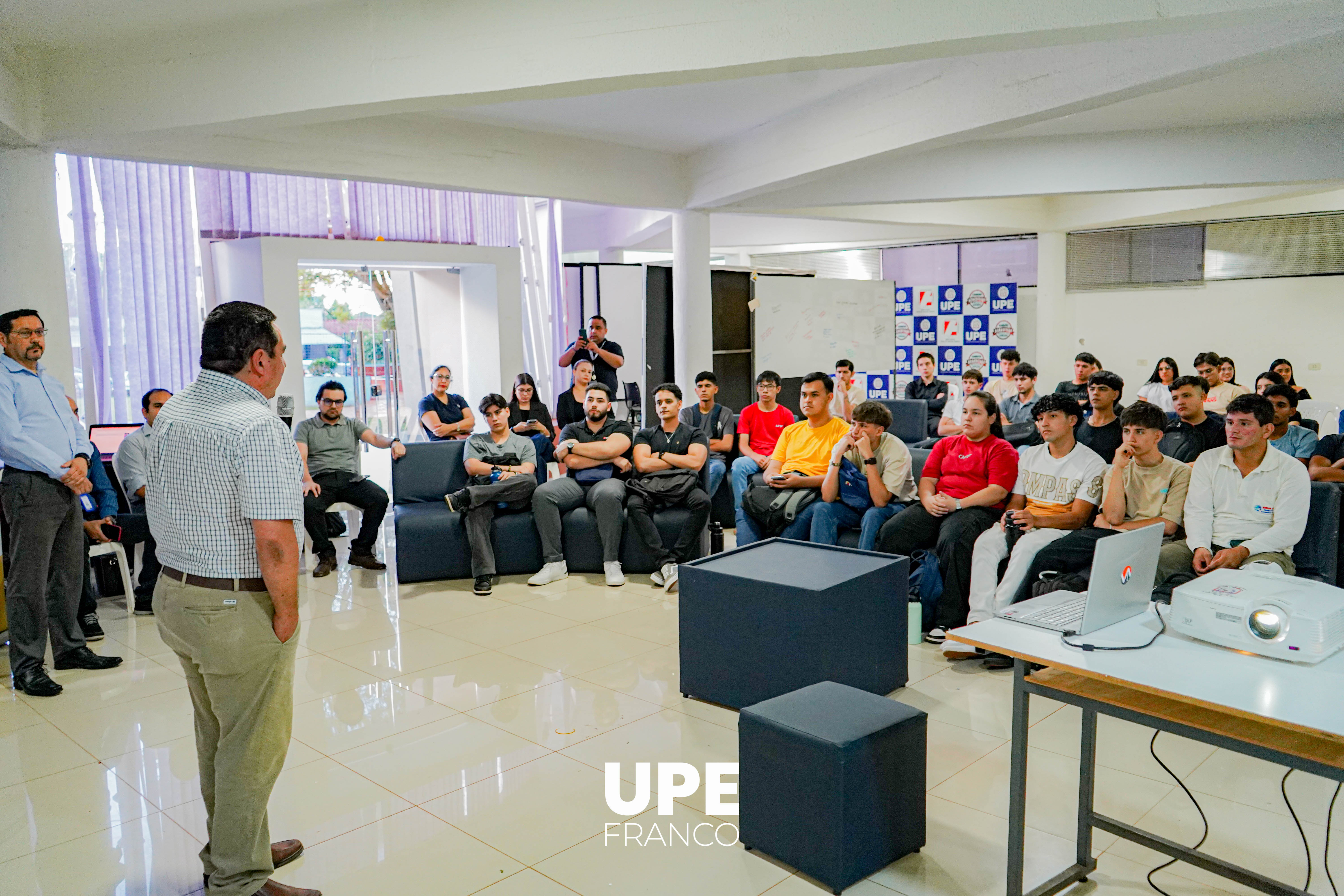 Jornada de Inducción: UPE Franco recibe a sus nuevos estudiantes de Ingeniería Electromecánica