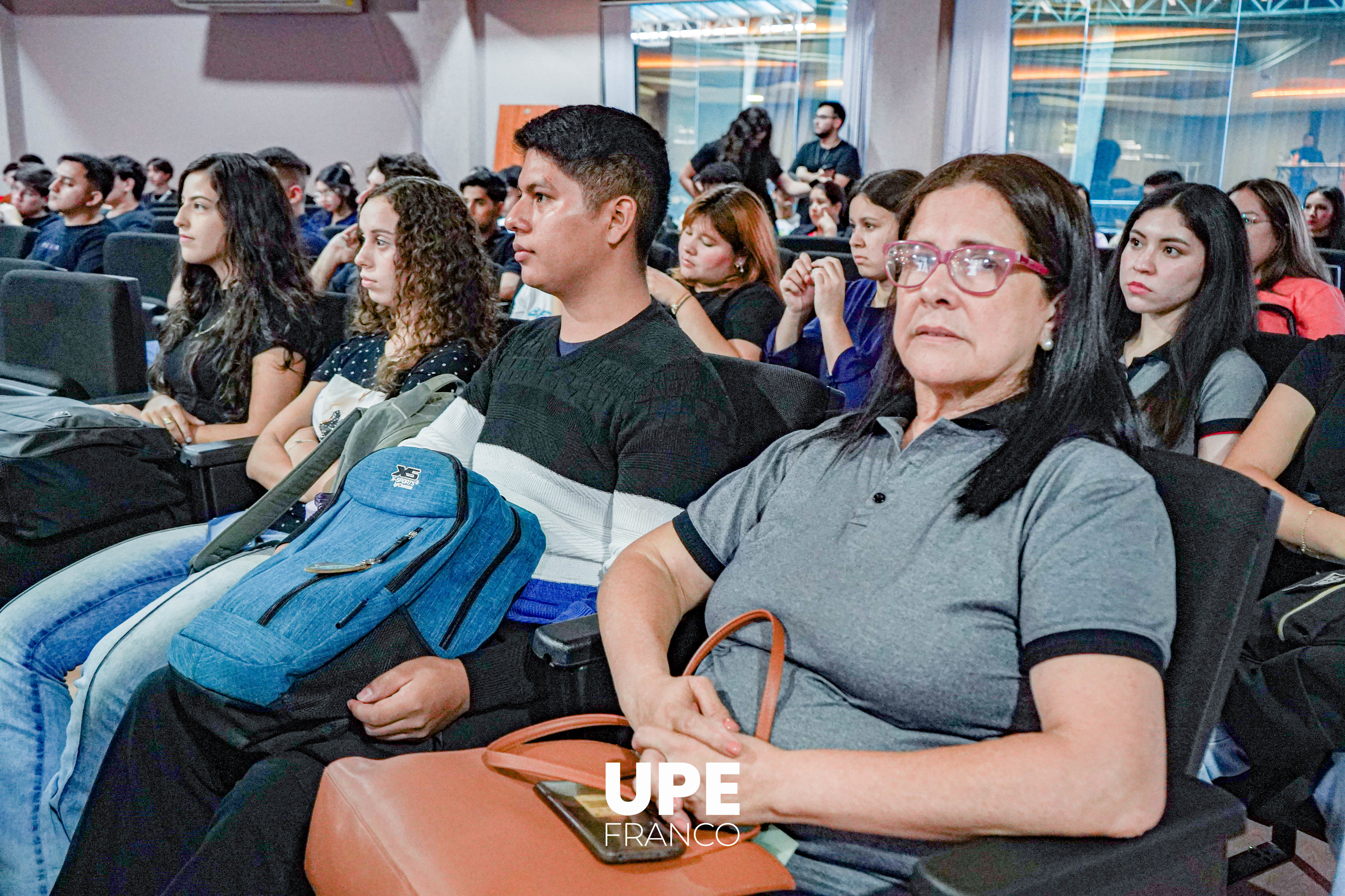 Facultad de Ciencias Administrativas y Contables Recibe a sus Nuevos Estudiantes