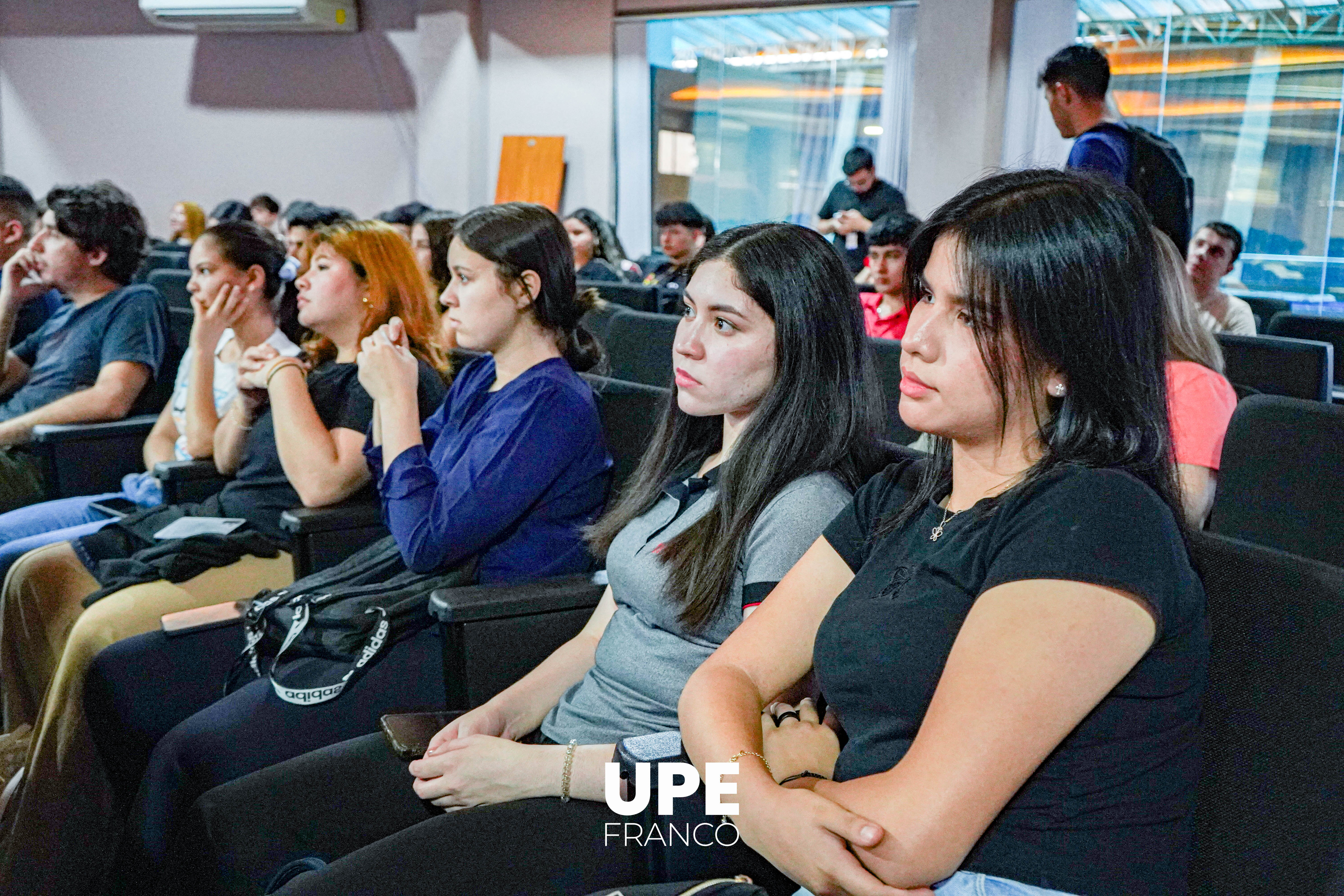 Facultad de Ciencias Administrativas y Contables Recibe a sus Nuevos Estudiantes