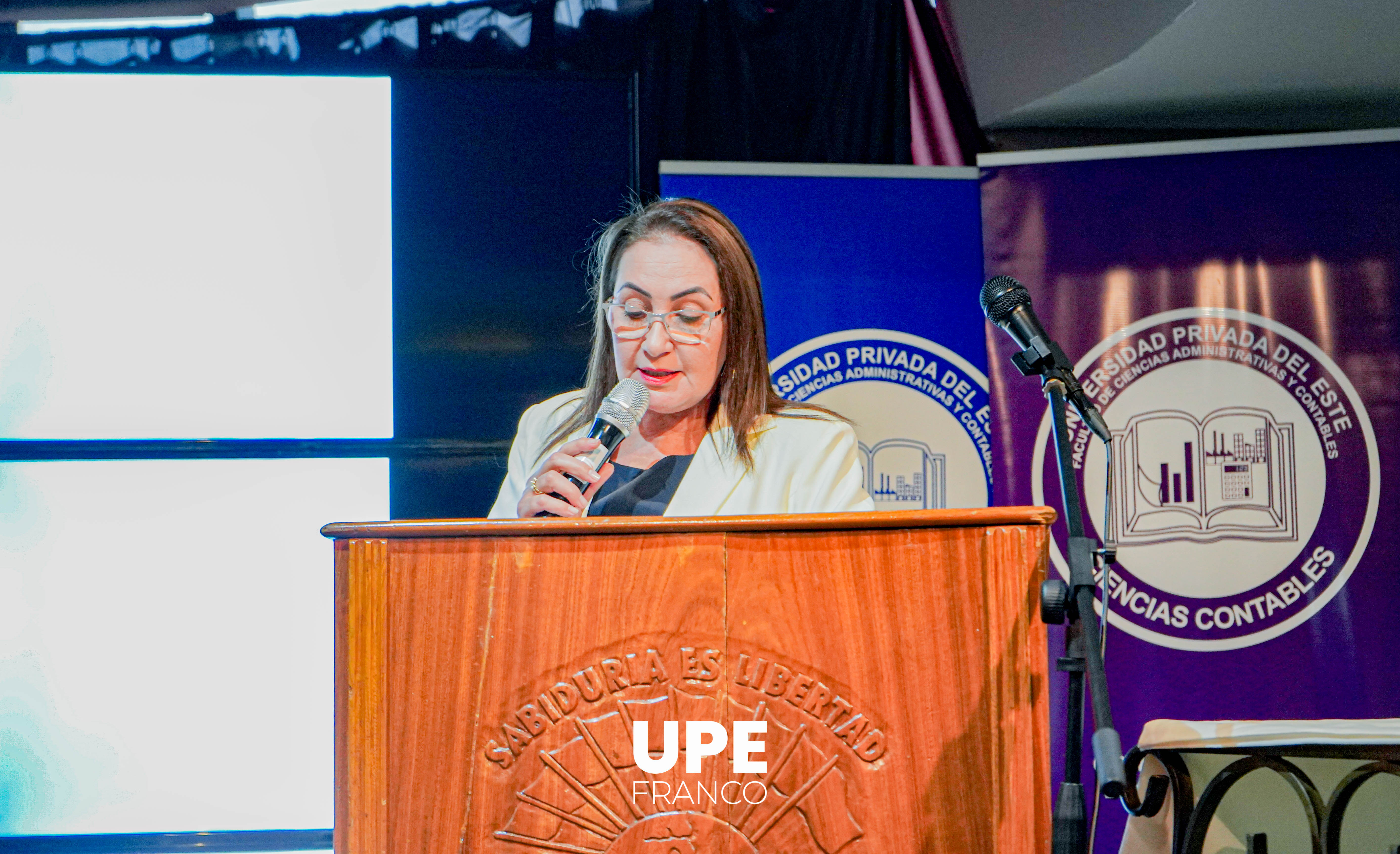 Facultad de Ciencias Administrativas y Contables Recibe a sus Nuevos Estudiantes