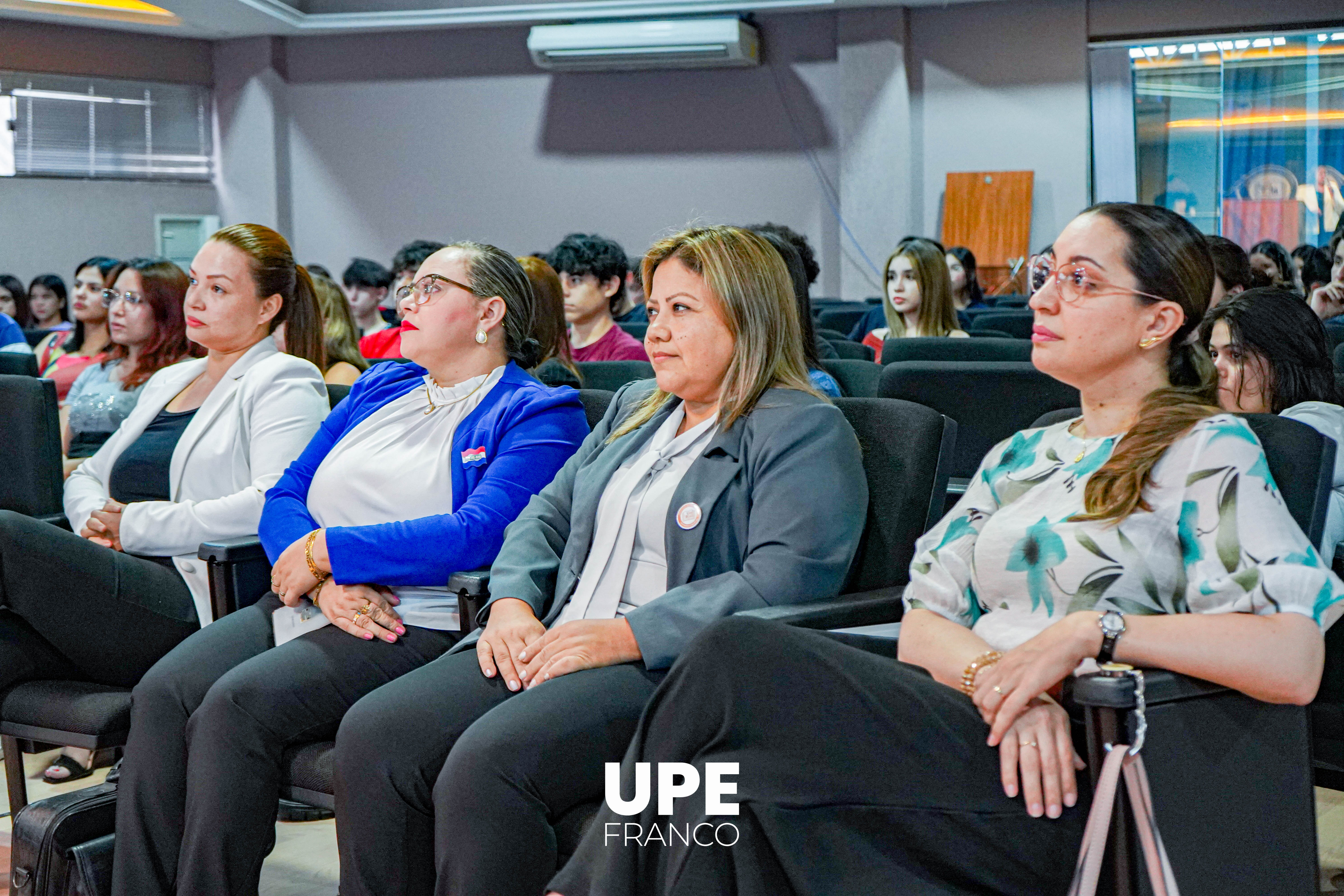 Facultad de Ciencias Administrativas y Contables Recibe a sus Nuevos Estudiantes
