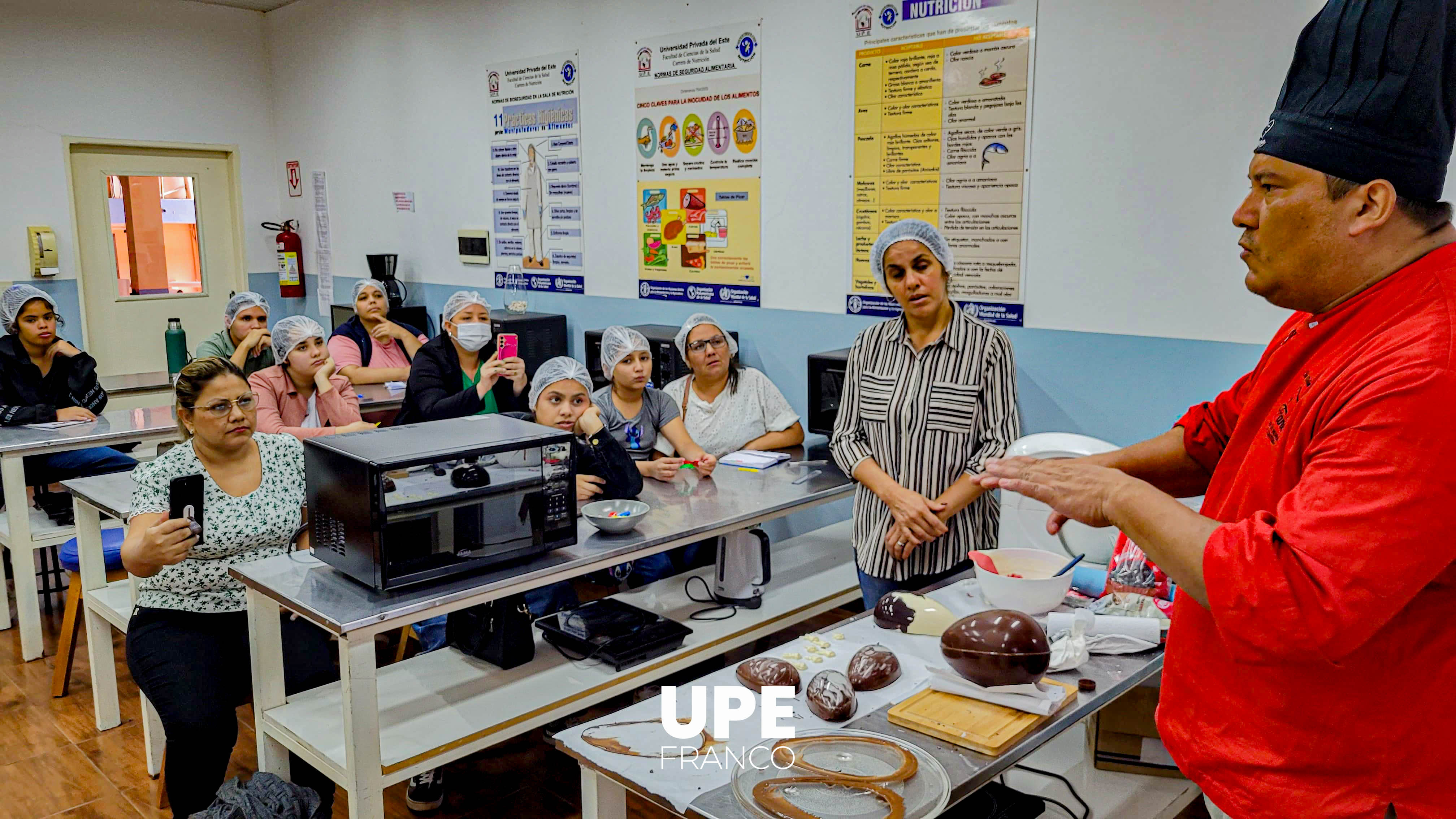 Concluye curso de galletitas y huevos de Pascua en la UPE Franco