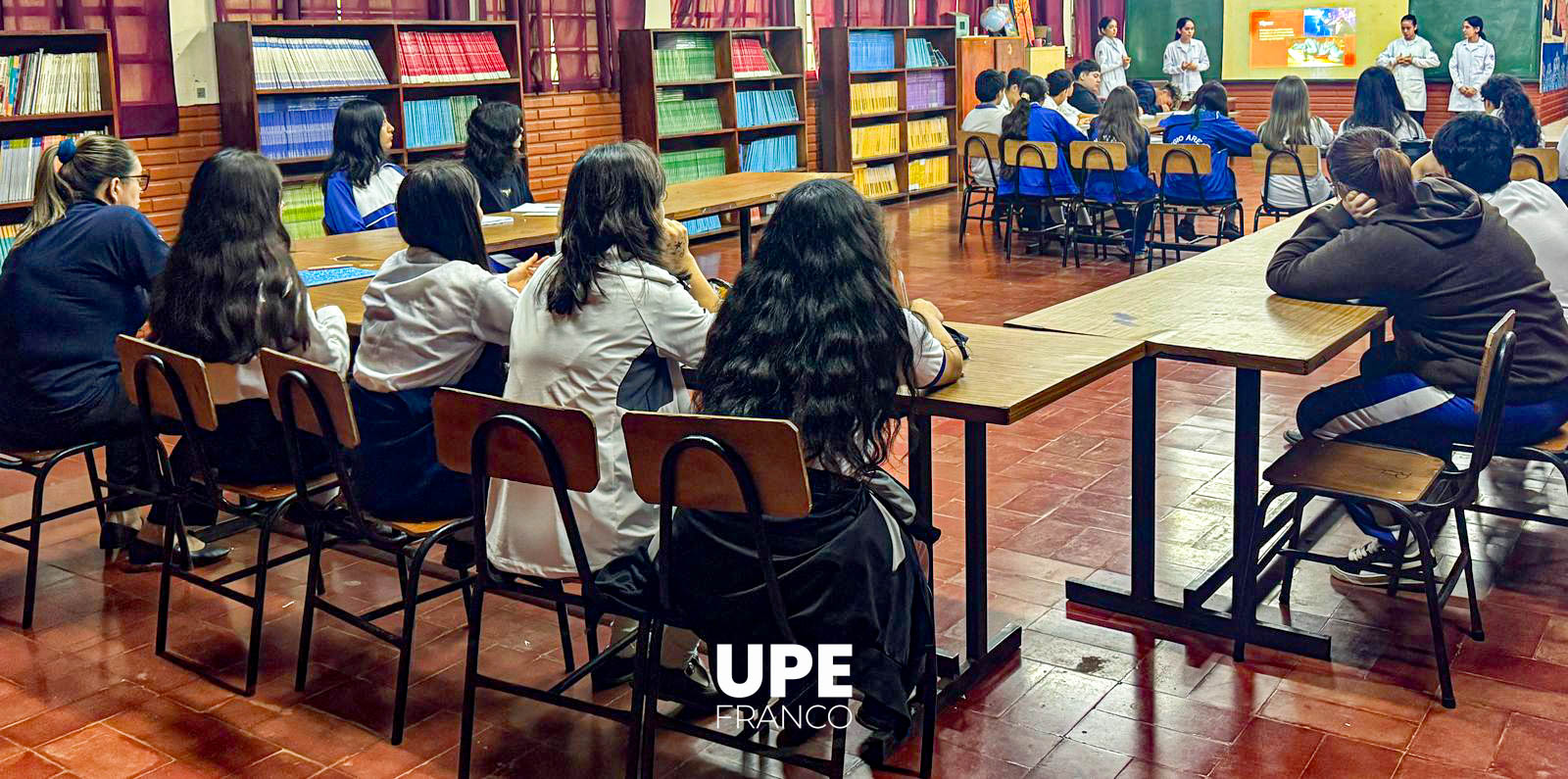 Estudiantes de Enfermería ofrecen Charlas Preventivas en el Colegio Dr. Raúl Peña