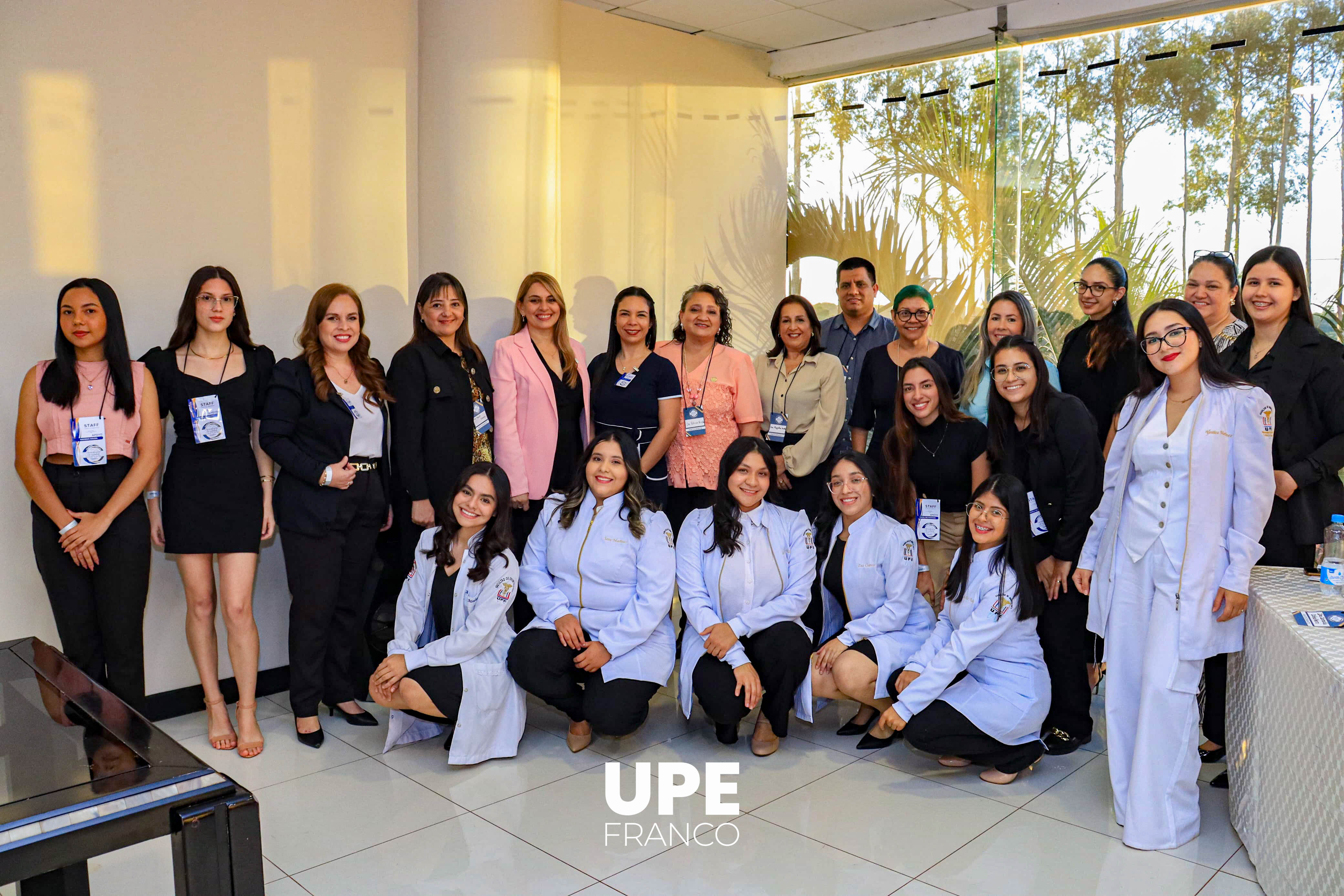 Estudiantes de Odontología de la UPE se destacan en jornada científica regional