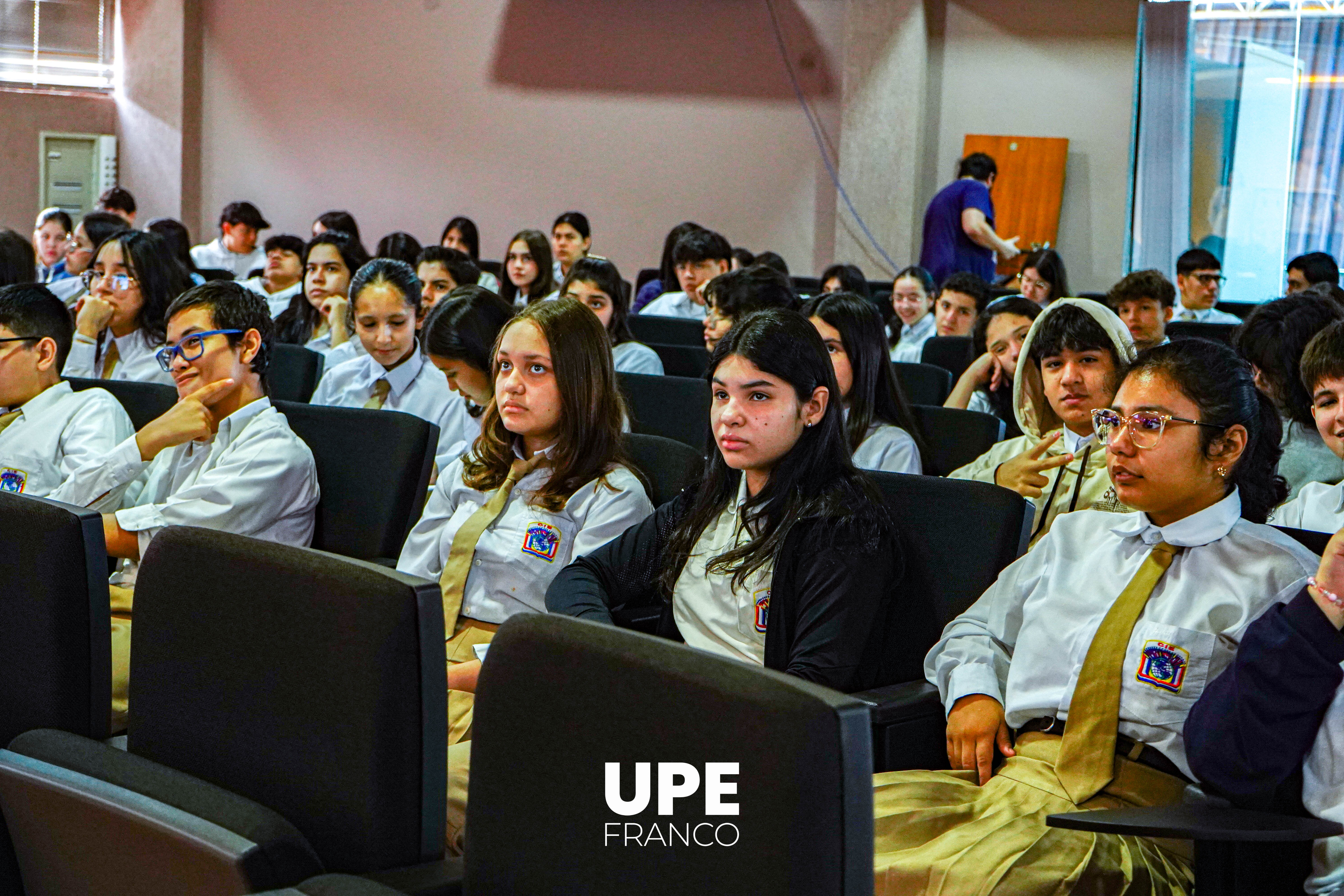 Estudiantes de Enfermería brindan charla educativa sobre ETS en el Colegio Intercontinental del Este