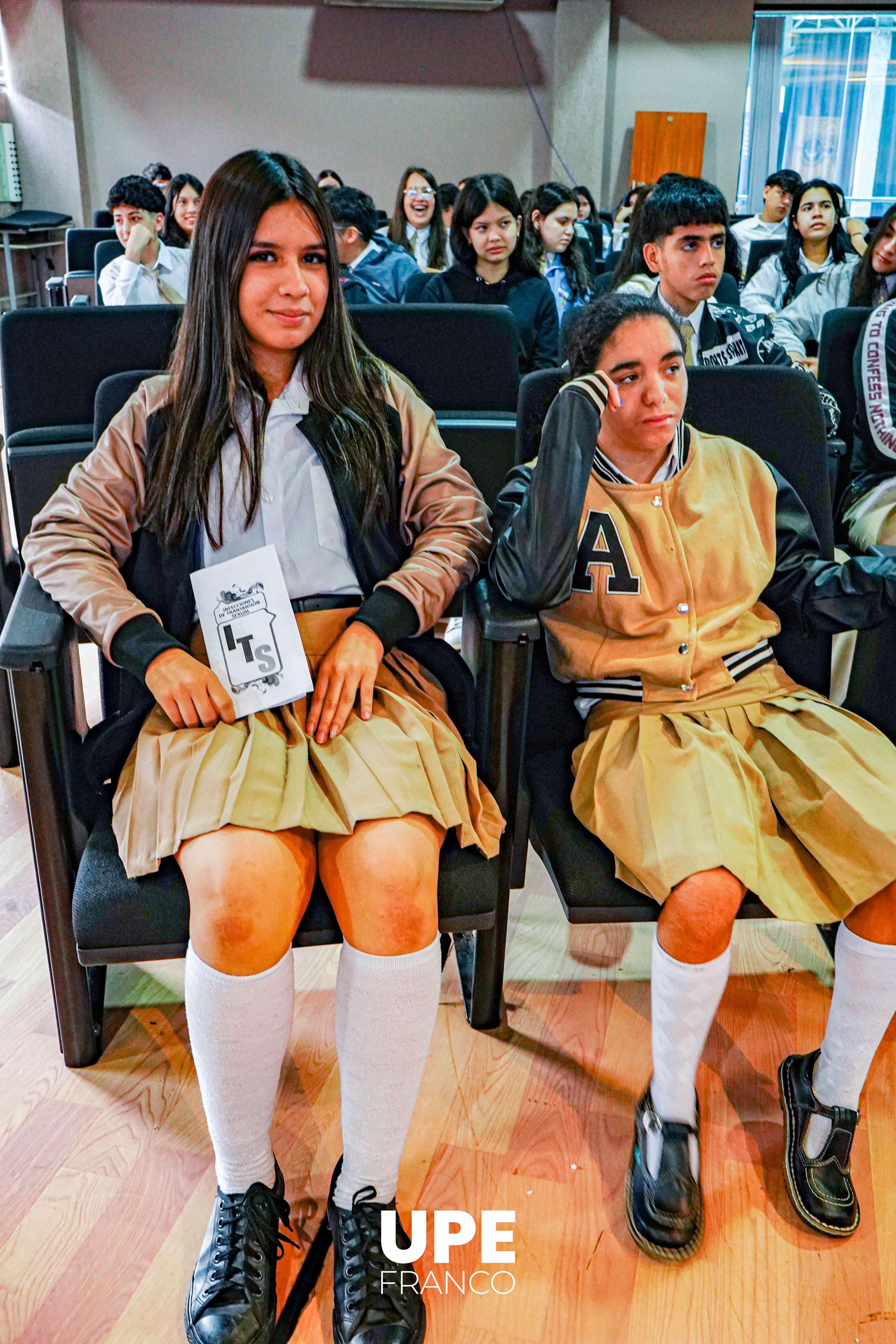 Estudiantes de Enfermería brindan charla educativa sobre ETS en el Colegio Intercontinental del Este