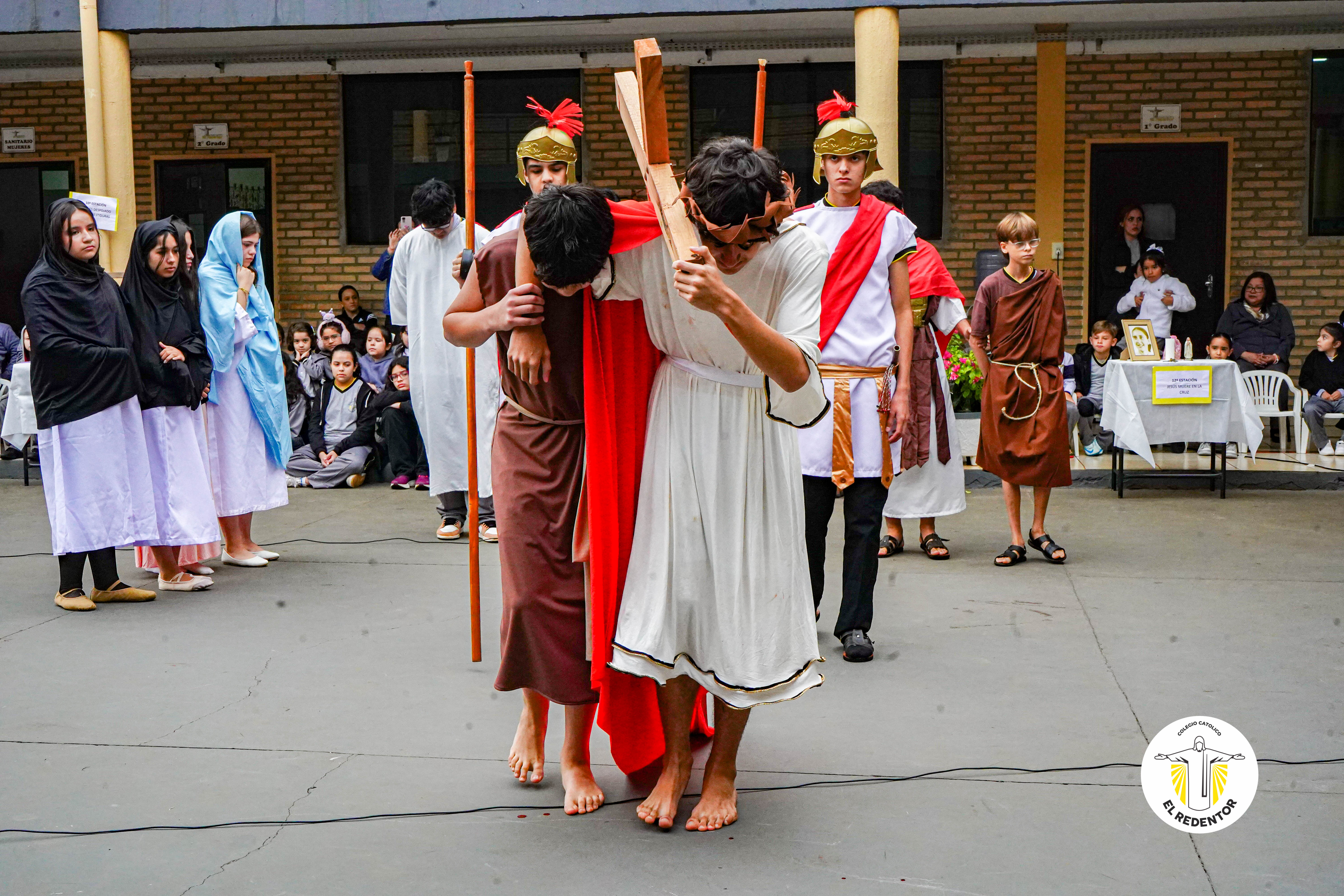 Vía Crucis en el Colegio Redentor: Fe, valores y enseñanzas de Semana Santa
