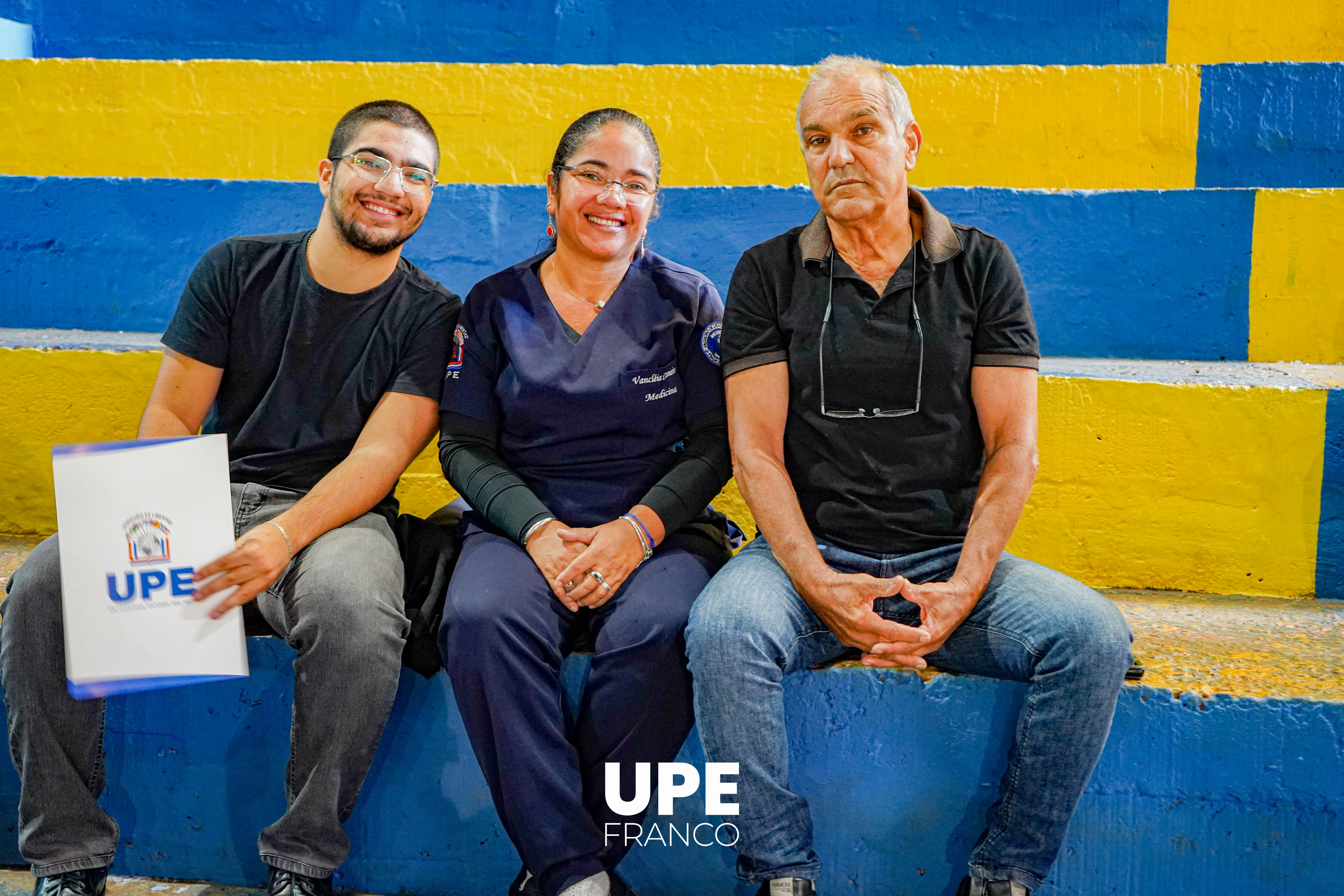 UPE FRANCO da la bienvenida a sus nuevos estudiantes de Medicina: Inducción y Ceremonia del Chaleco