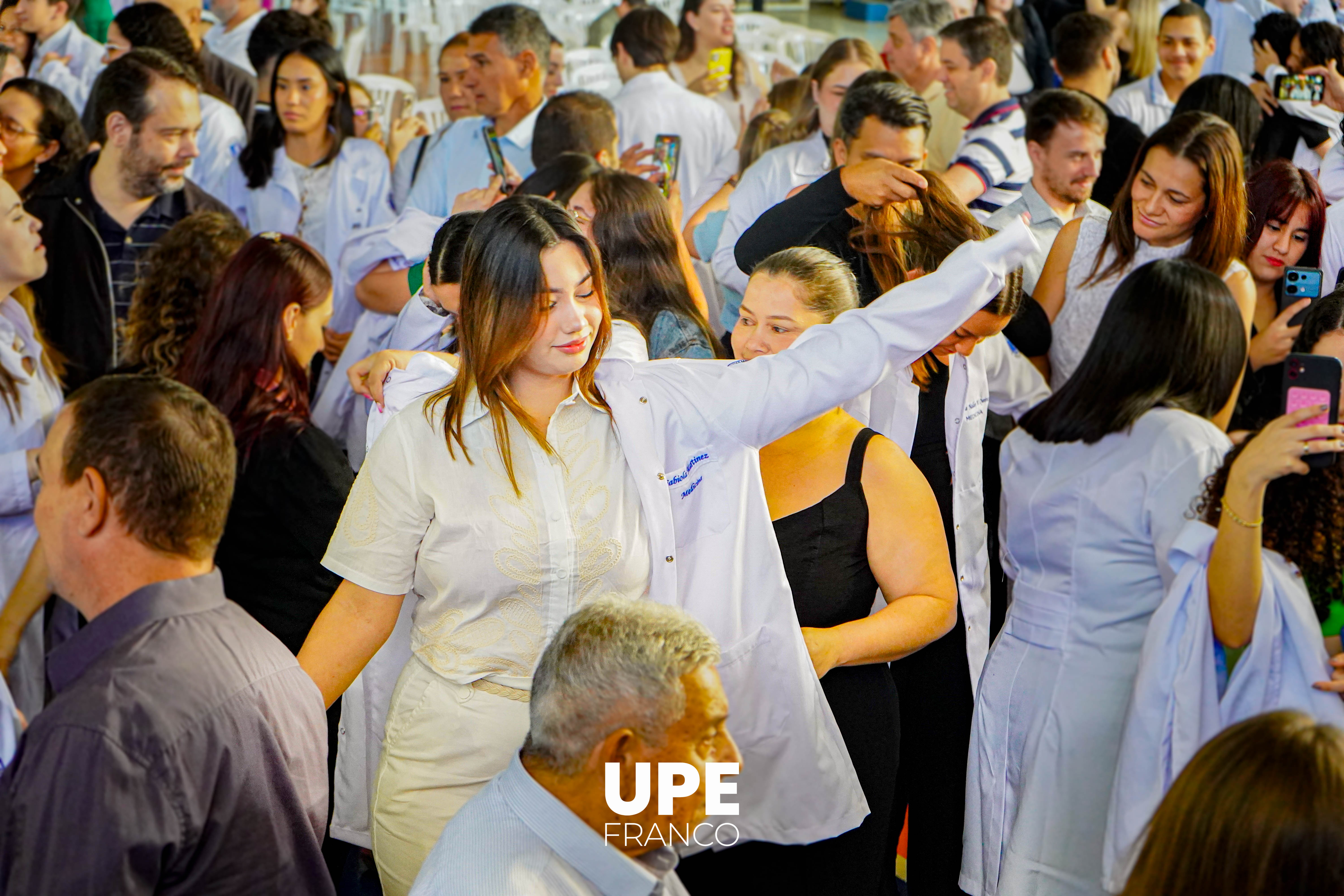 UPE FRANCO da la bienvenida a sus nuevos estudiantes de Medicina: Inducción y Ceremonia del Chaleco
