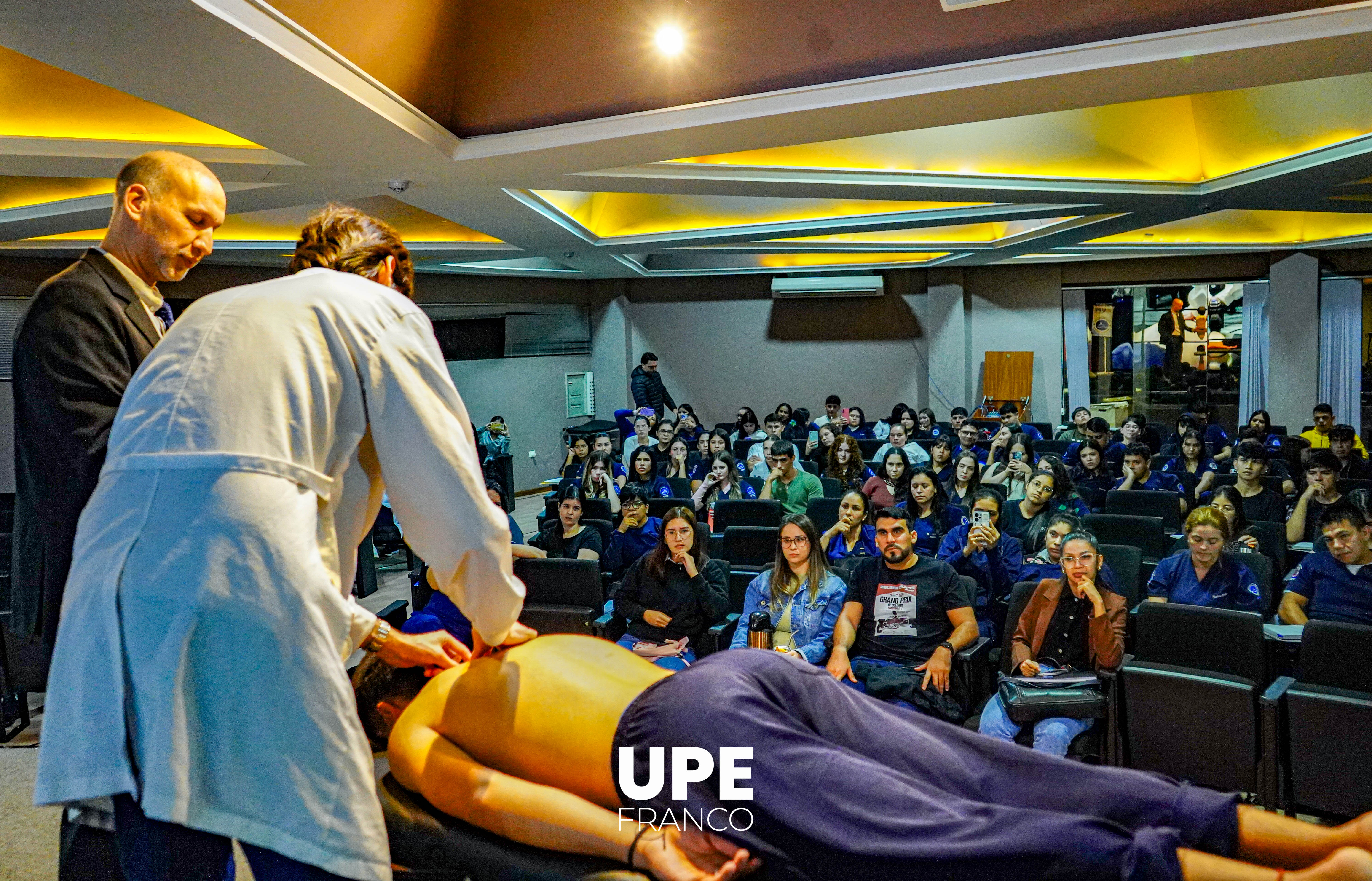 Taller de Fisioterapia Integrativa reúne a estudiantes y profesionales en UPE FRANCO