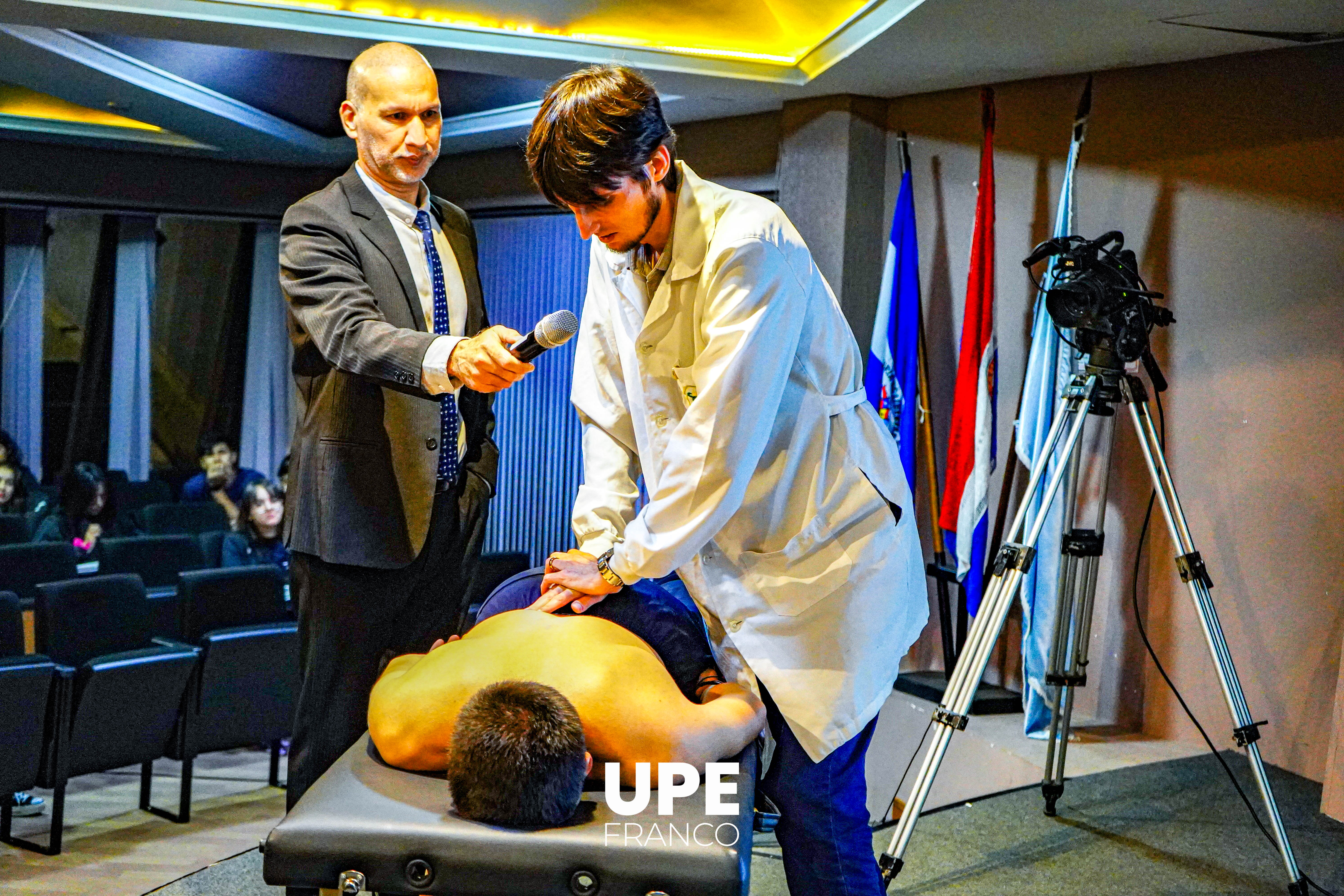 Taller de Fisioterapia Integrativa reúne a estudiantes y profesionales en UPE FRANCO