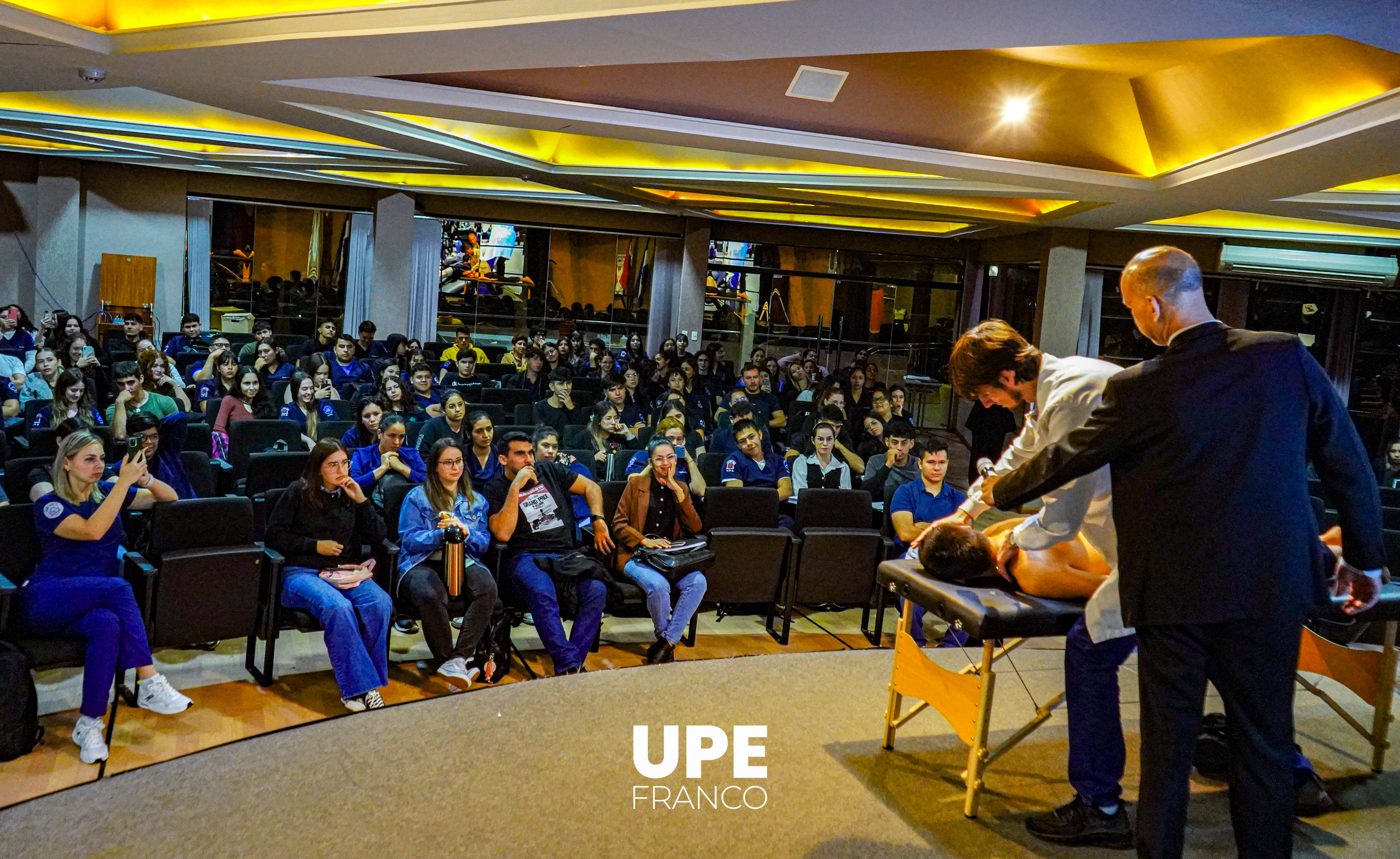 Taller de Fisioterapia Integrativa reúne a estudiantes y profesionales en UPE FRANCO