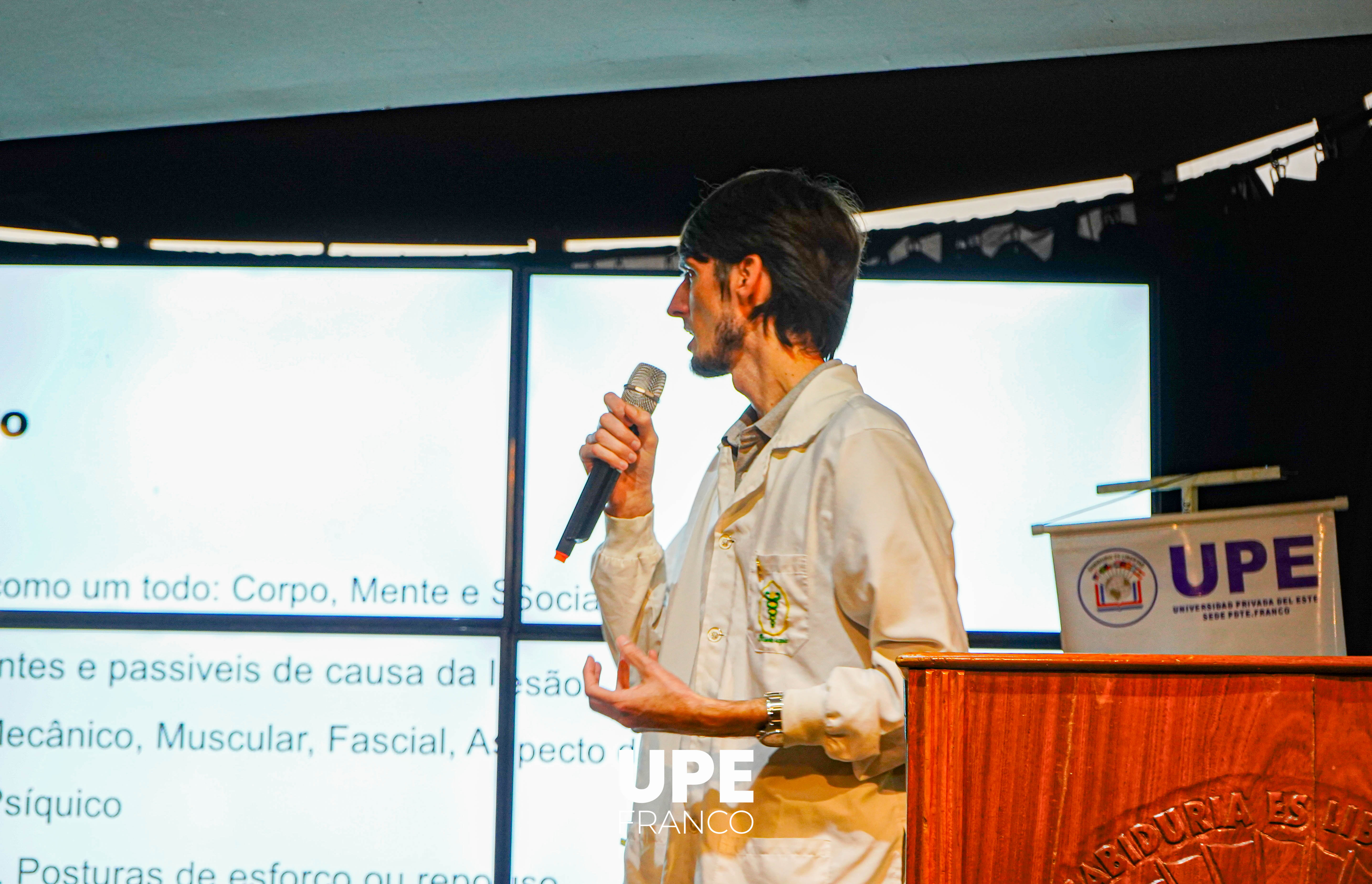 Taller de Fisioterapia Integrativa reúne a estudiantes y profesionales en UPE FRANCO