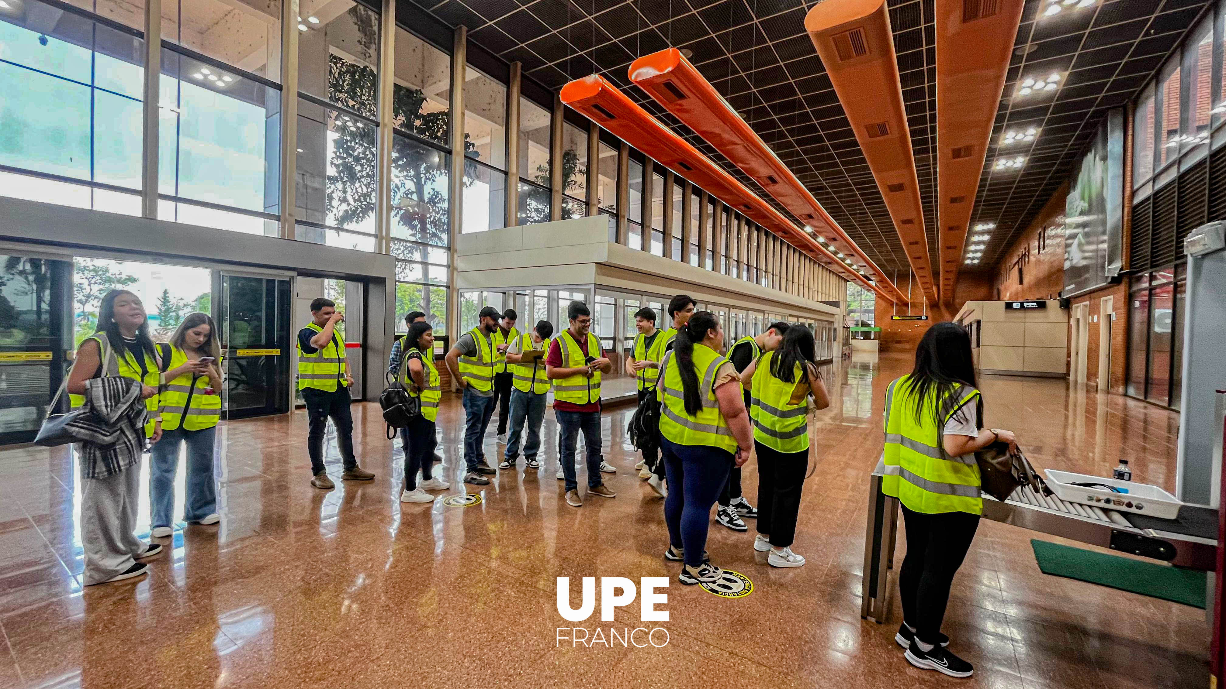 Visita Técnica al Aeropuerto Internacional Guaraní: Formación práctica