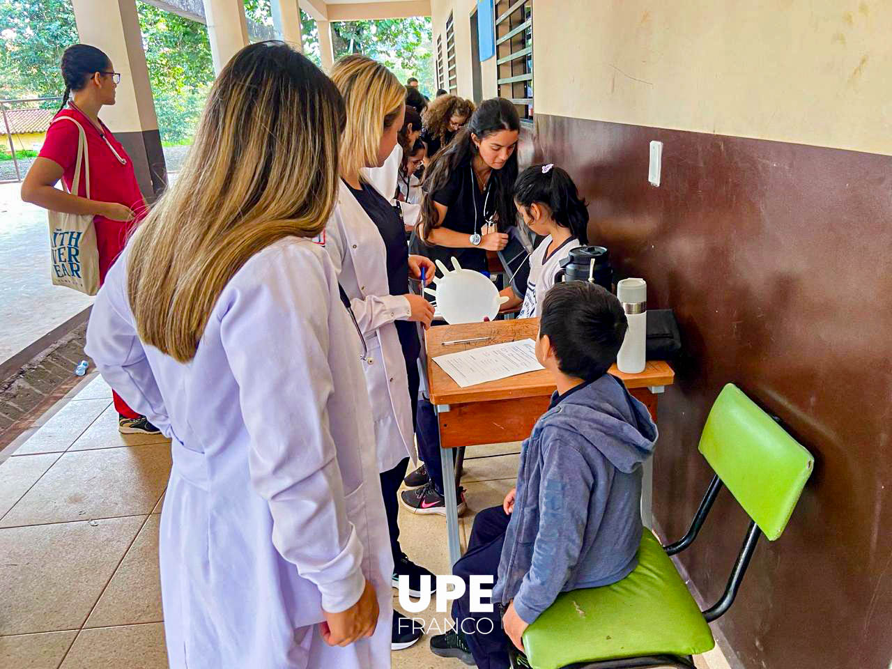  Jornada de inspección médica: Alumnos de Medicina aplican conocimientos en la comunidad escolar