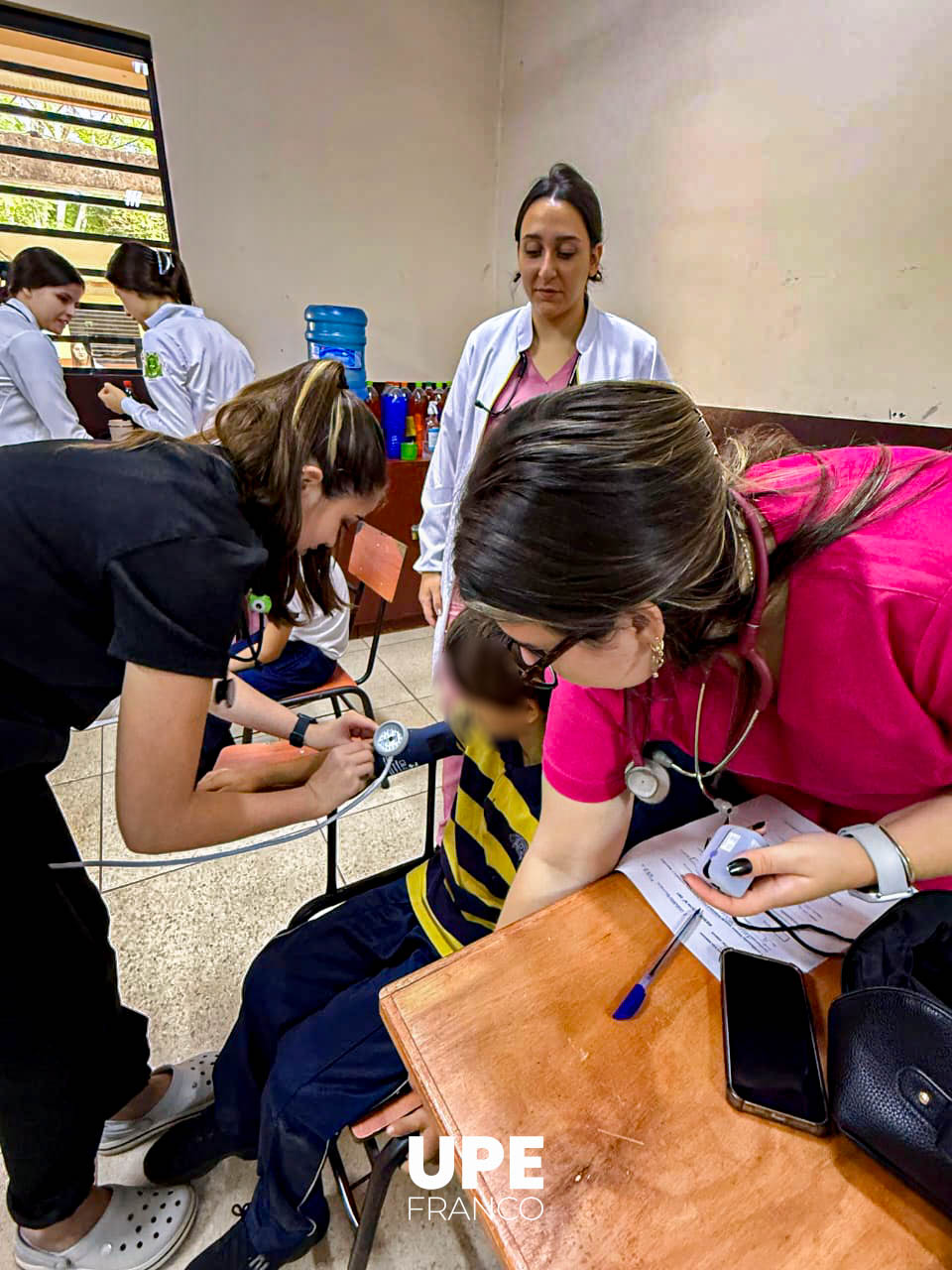  Jornada de inspección médica: Alumnos de Medicina aplican conocimientos en la comunidad escolar