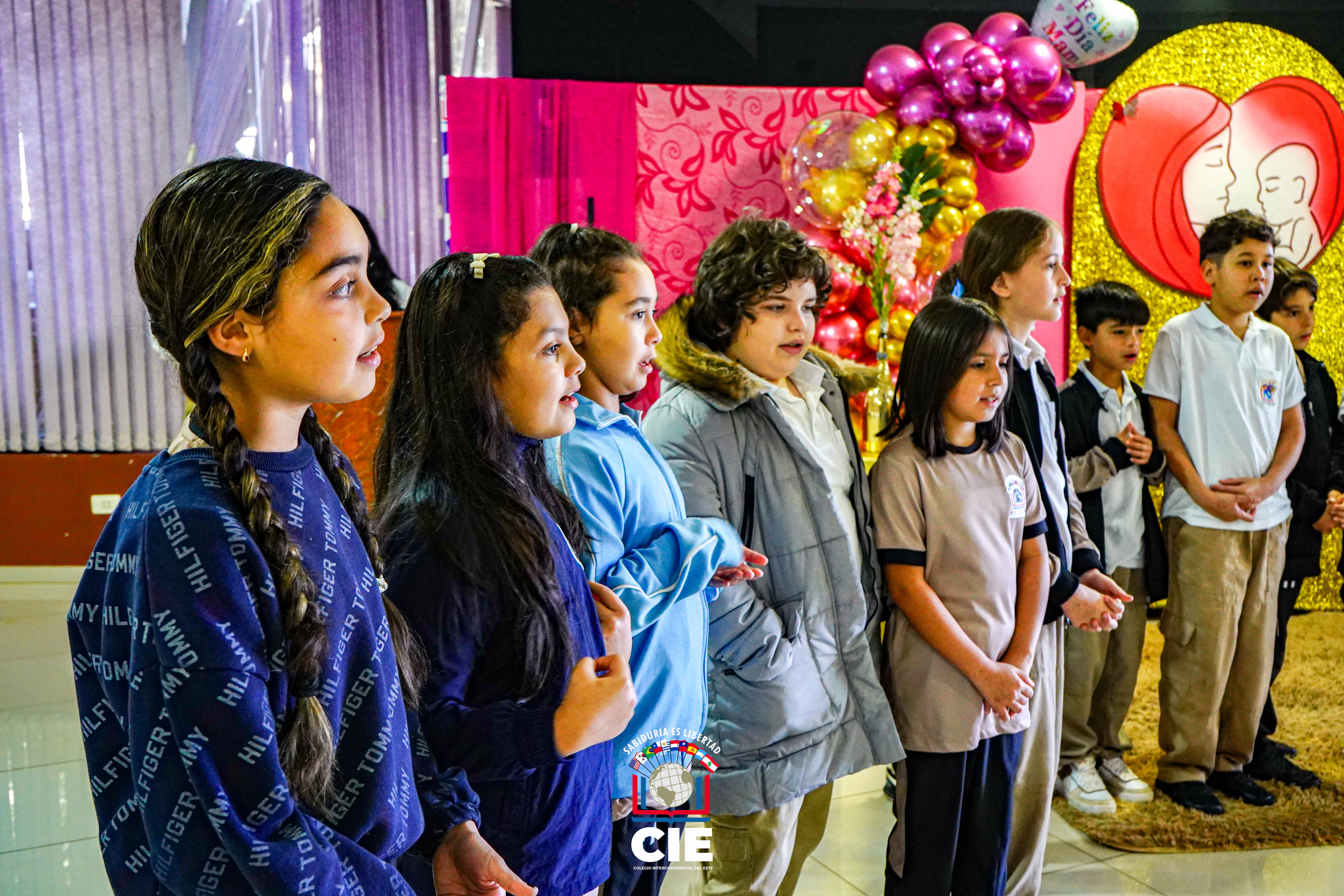 Celebración del Día de la Madre en el Colegio Intercontinental del Este: Misa, arte y gratitud