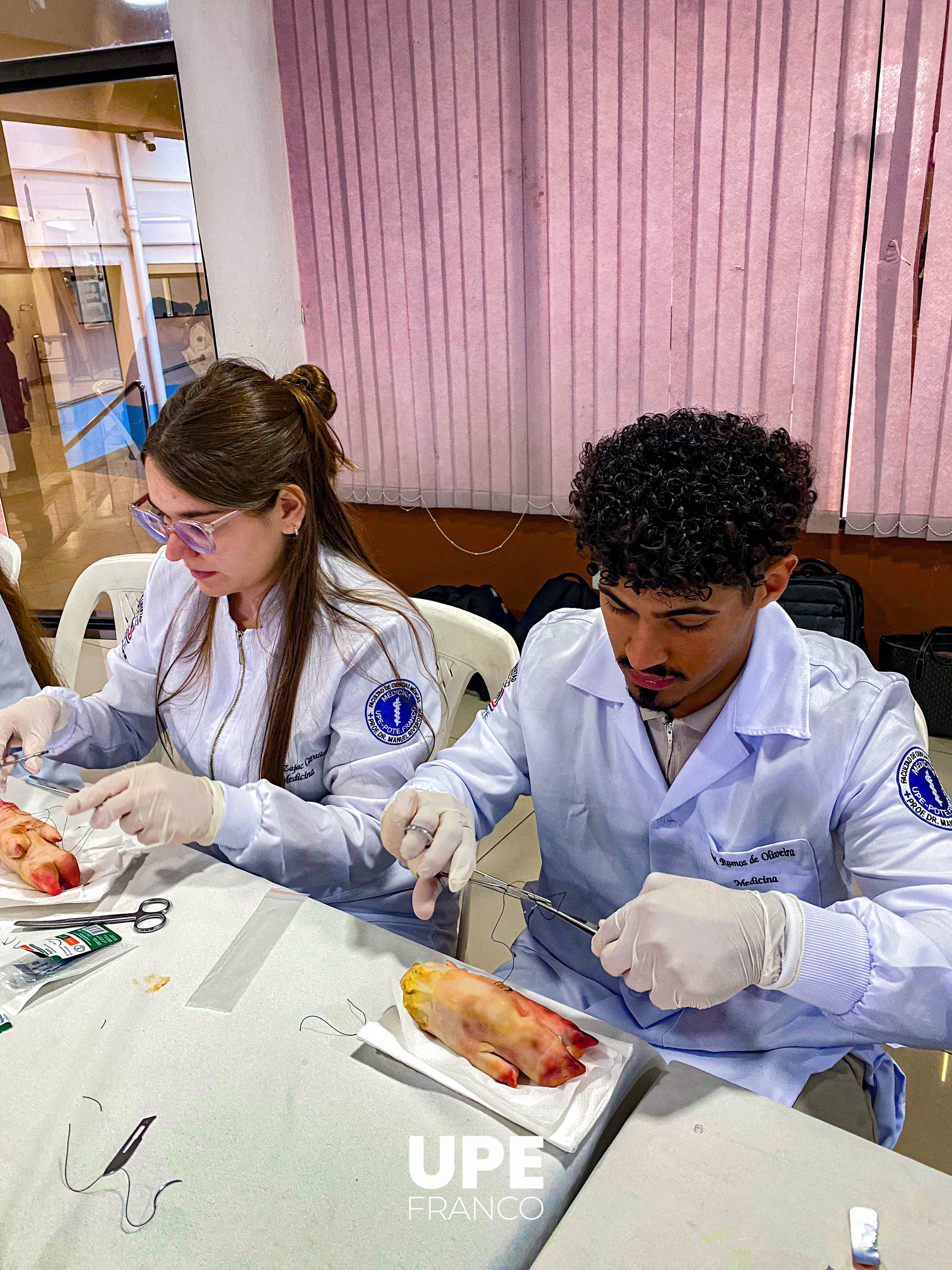 Concluye con éxito el Taller Teórico Práctico de Habilidades Quirúrgicas: Nudos y Suturas