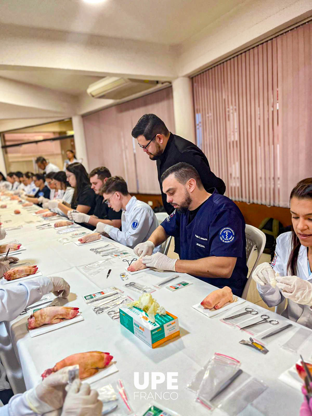 Concluye con éxito el Taller Teórico Práctico de Habilidades Quirúrgicas: Nudos y Suturas