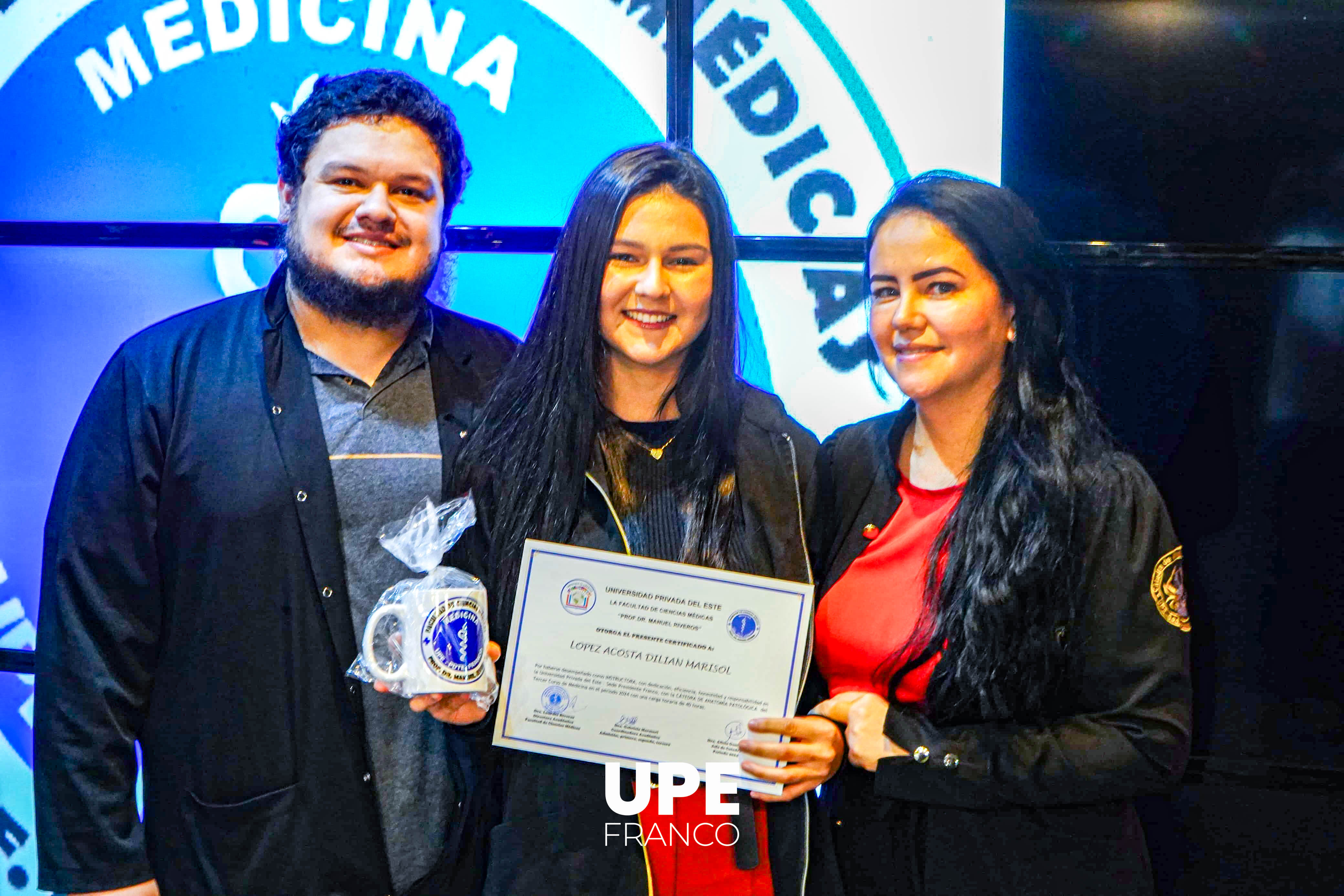 Entrega de certificados a instructores de cátedras en Medicina: Reconocimiento a la labor académica
