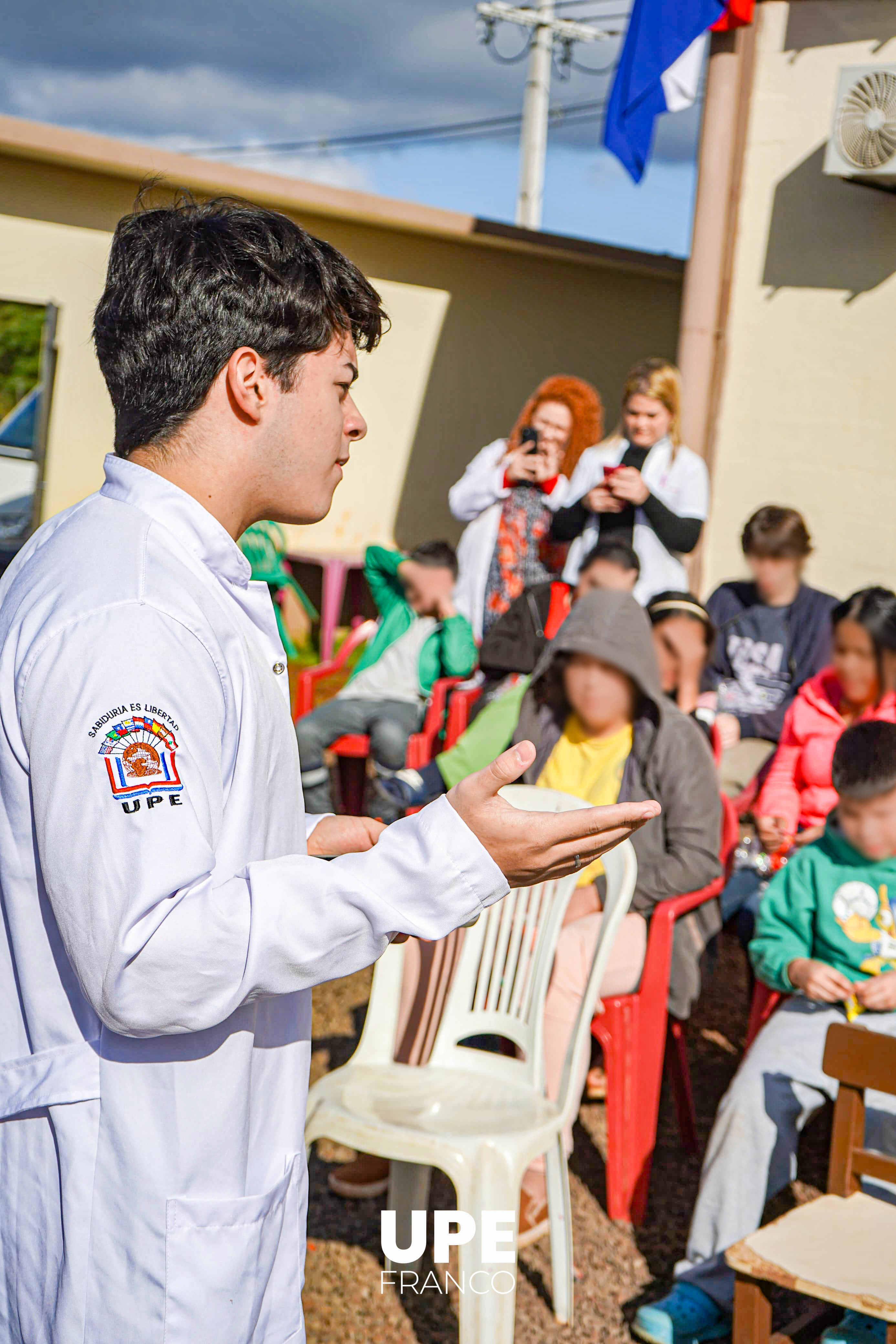 Proyecto Células solidarias: Jornada educativa y entrega de donaciones en la Fundación Las Tías