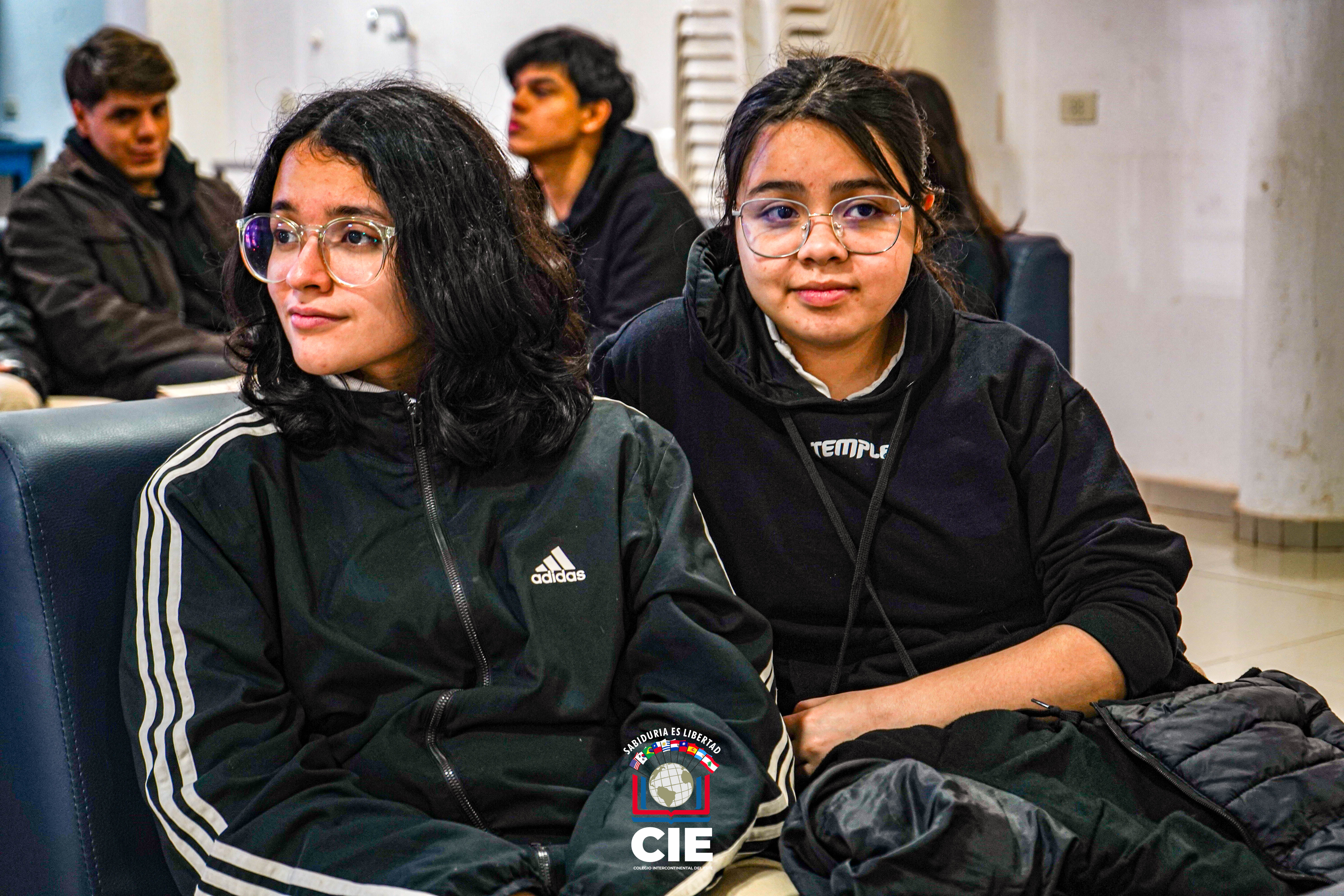 Primera jornada del Café Literario: Clausura del Proyecto Ñe'ery 