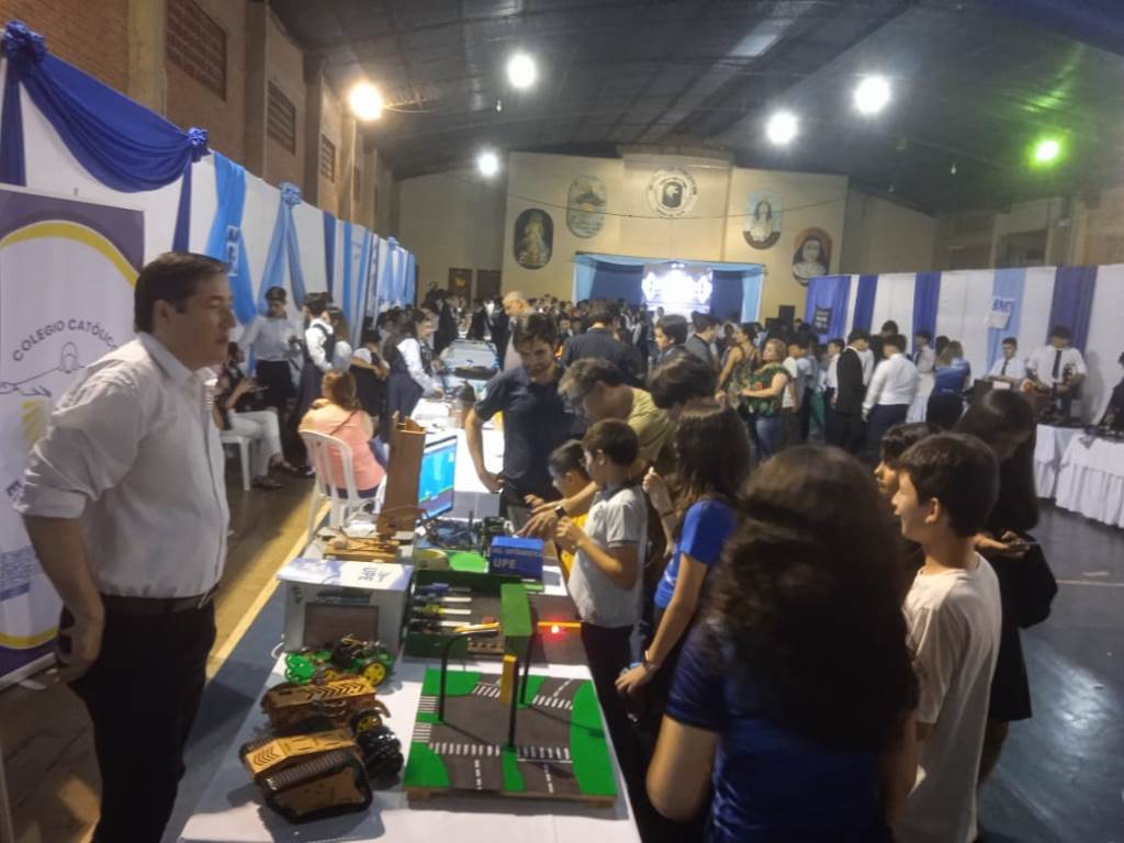 La Facultad de Ciencias de la Informática participo en el encuentro de robótica realizado en el colegio Inmaculada Concepción