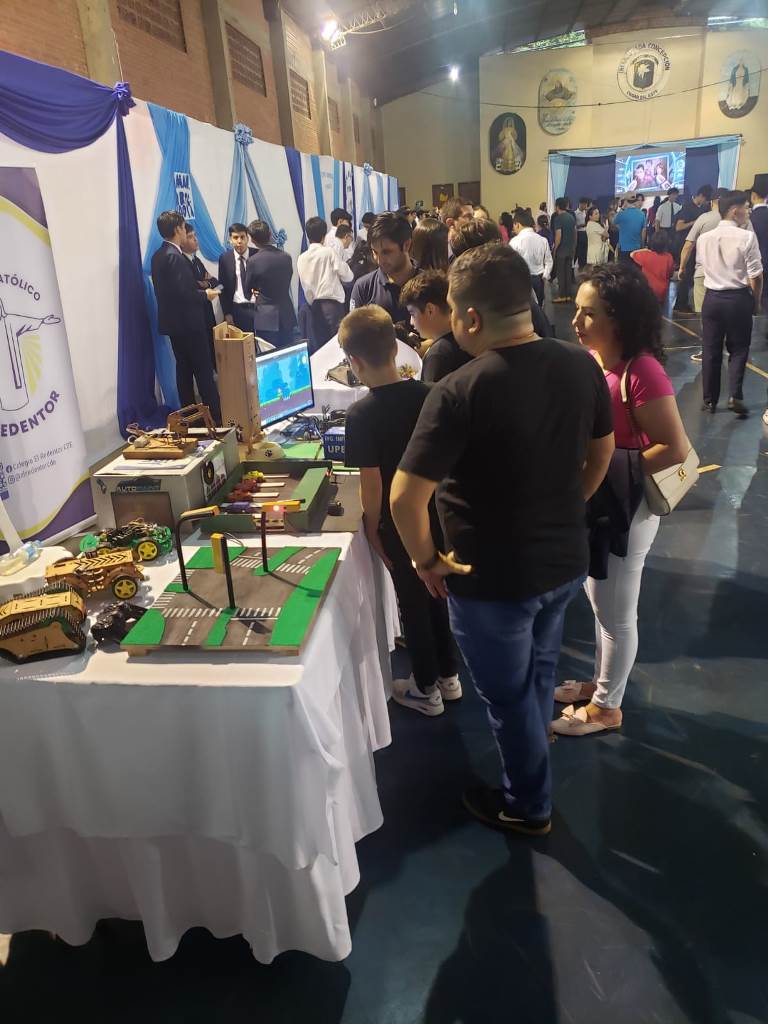 La Facultad de Ciencias de la Informática participo en el encuentro de robótica realizado en el colegio Inmaculada Concepción