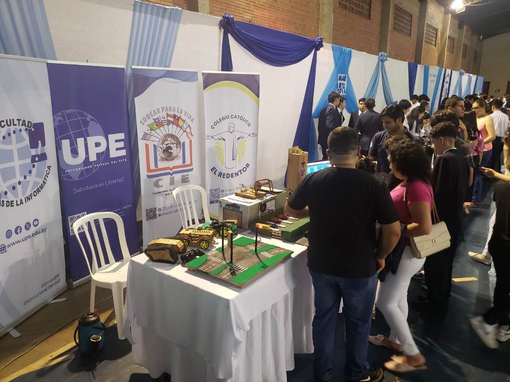 La Facultad de Ciencias de la Informática participo en el encuentro de robótica realizado en el colegio Inmaculada Concepción