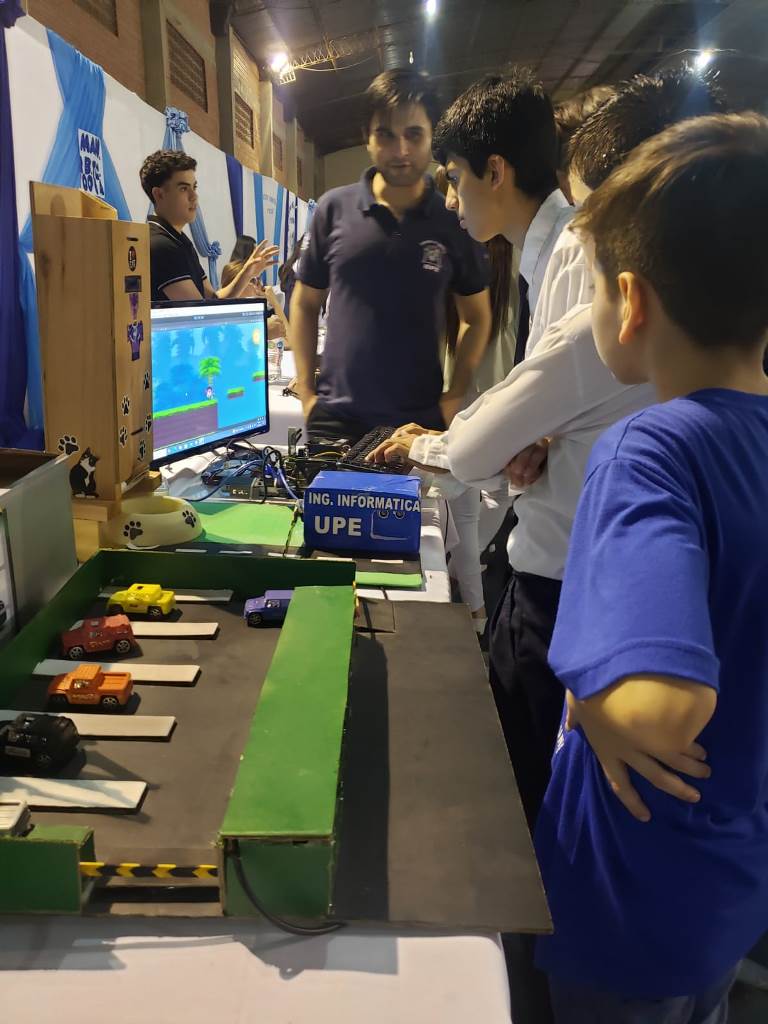 La Facultad de Ciencias de la Informática participo en el encuentro de robótica realizado en el colegio Inmaculada Concepción