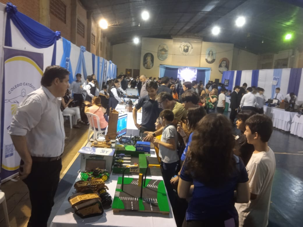 La Facultad de Ciencias de la Informática participo en el encuentro de robótica realizado en el colegio Inmaculada Concepción