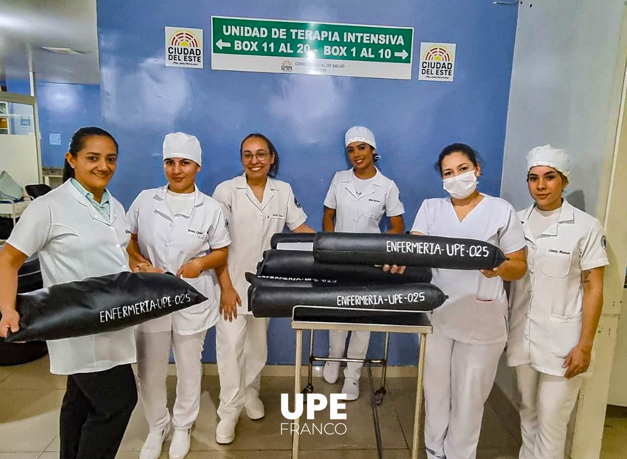 Educando al Cuidador: Estudiantes de enfermería capacitan a cuidadores y donan insumos al Hospital Regional