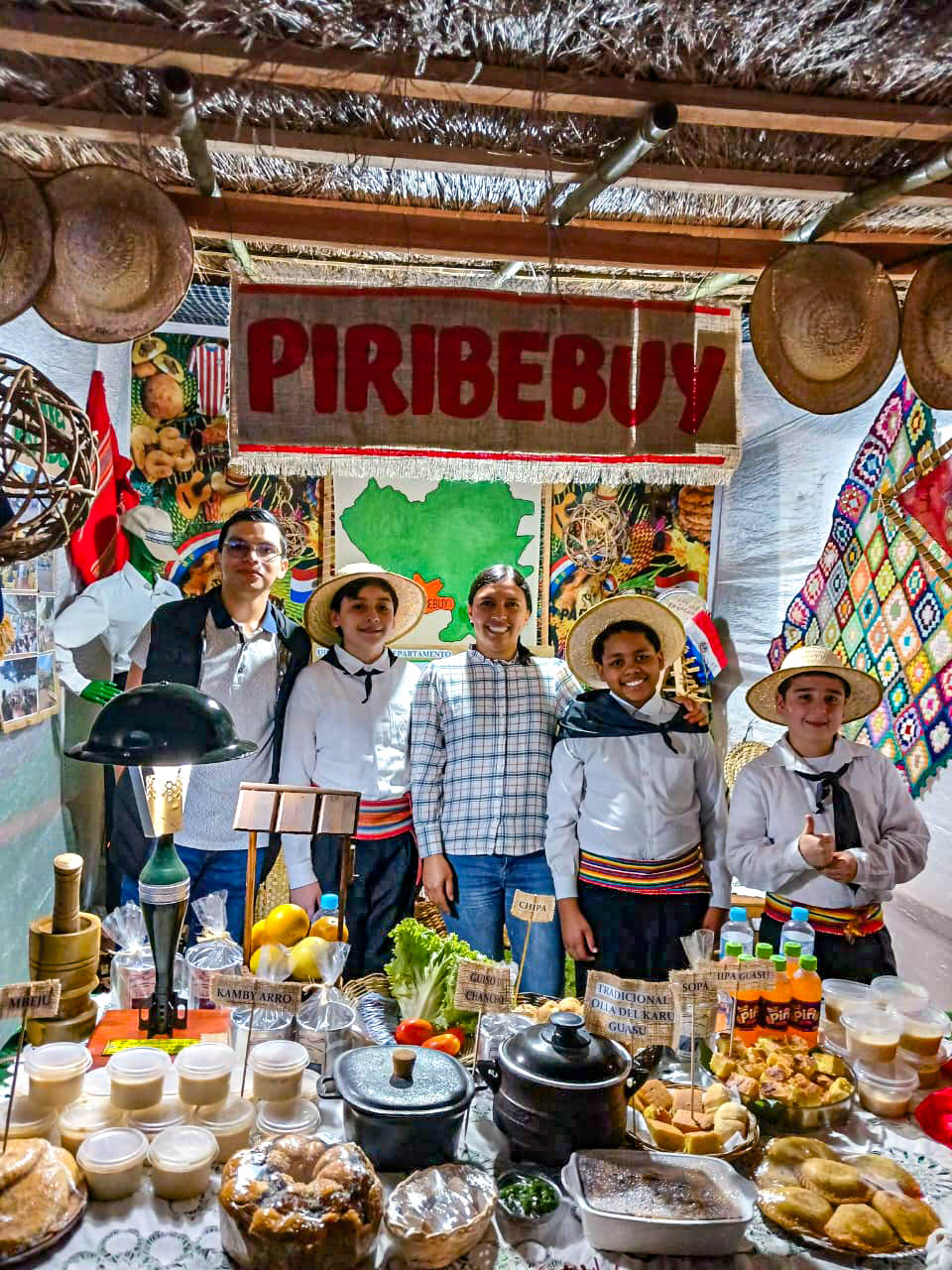 Estudiantes universitarios internacionales del Programa de Movilidad Estudiantil participan del Folklore Paraguayo en el CIE
