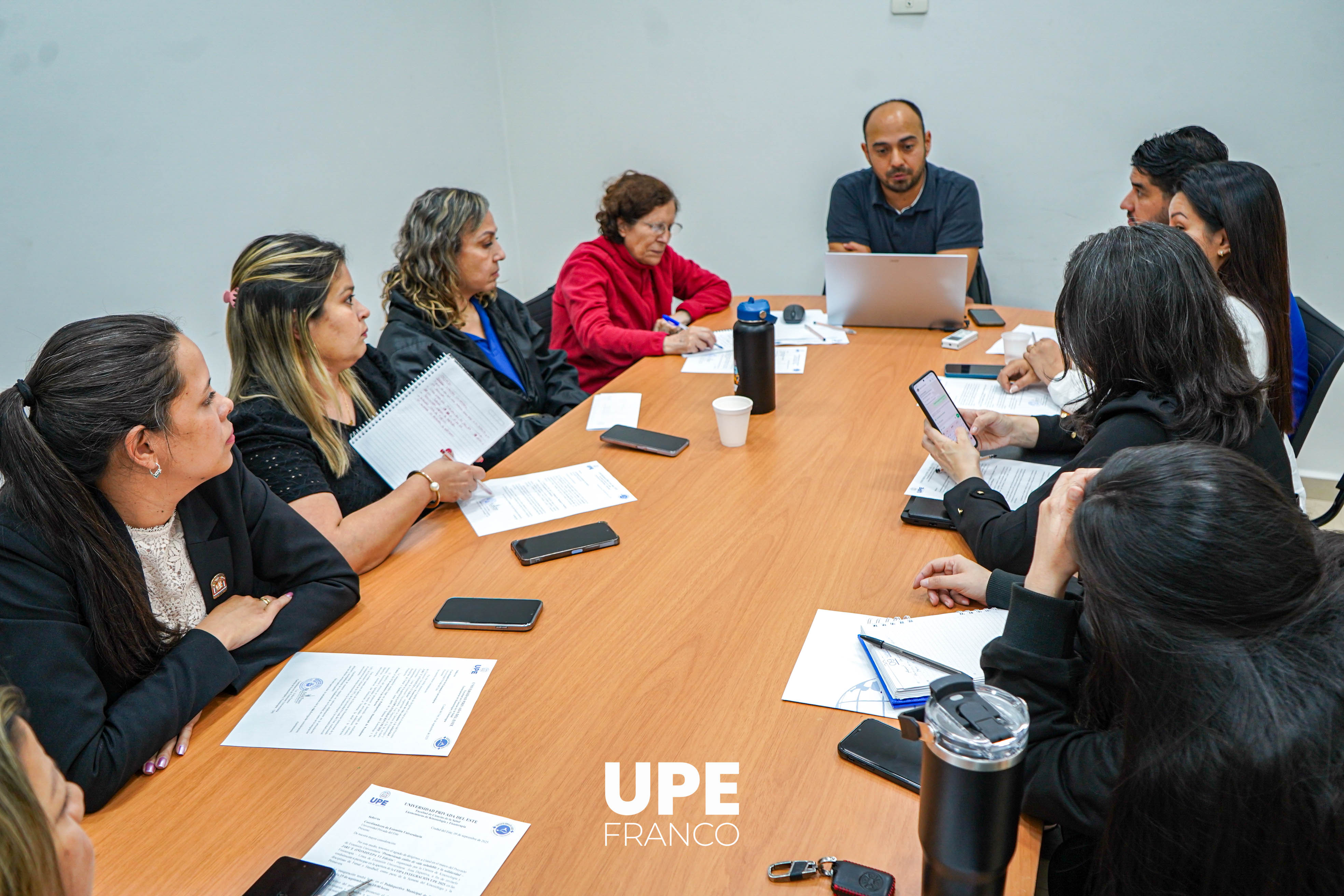 Reunión de coordinadores y el director general de Extensión Universitaria