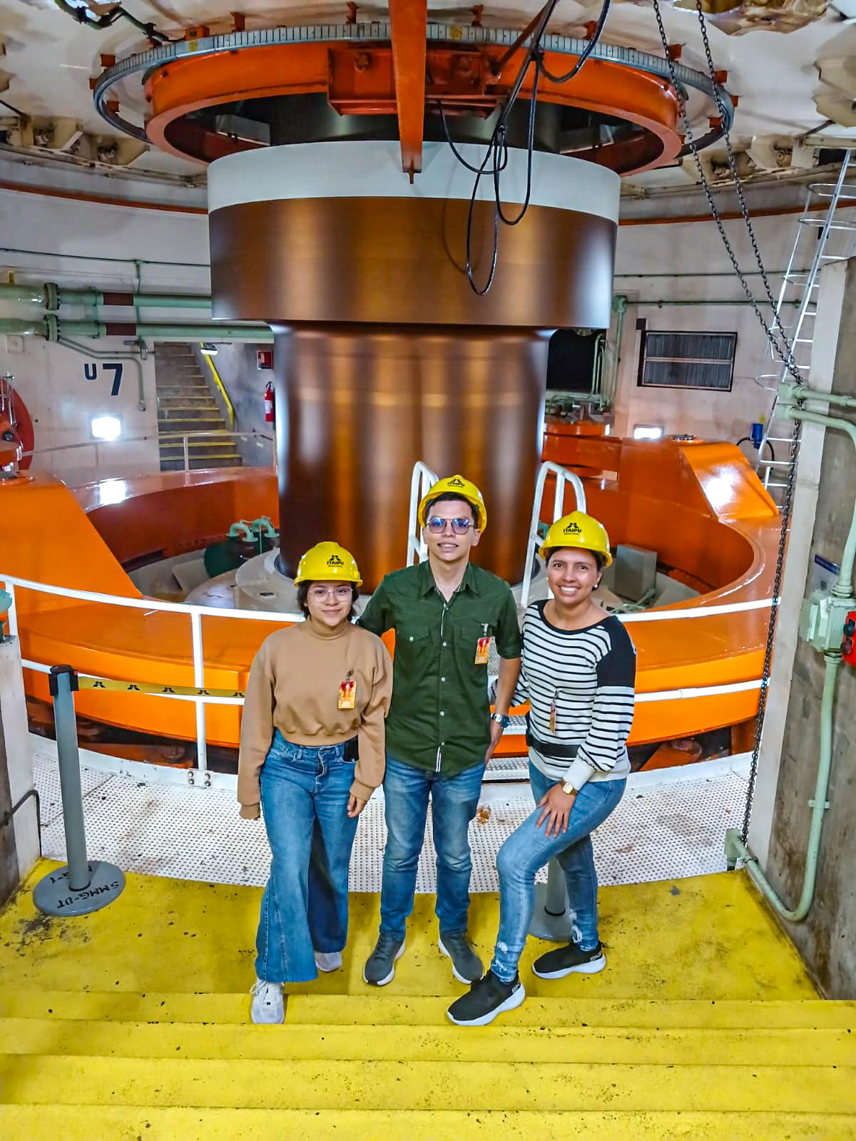 Visita Técnica de los Universitarios del Programa de Movilidad Estudiantil de UPE Franco a ITAIPU