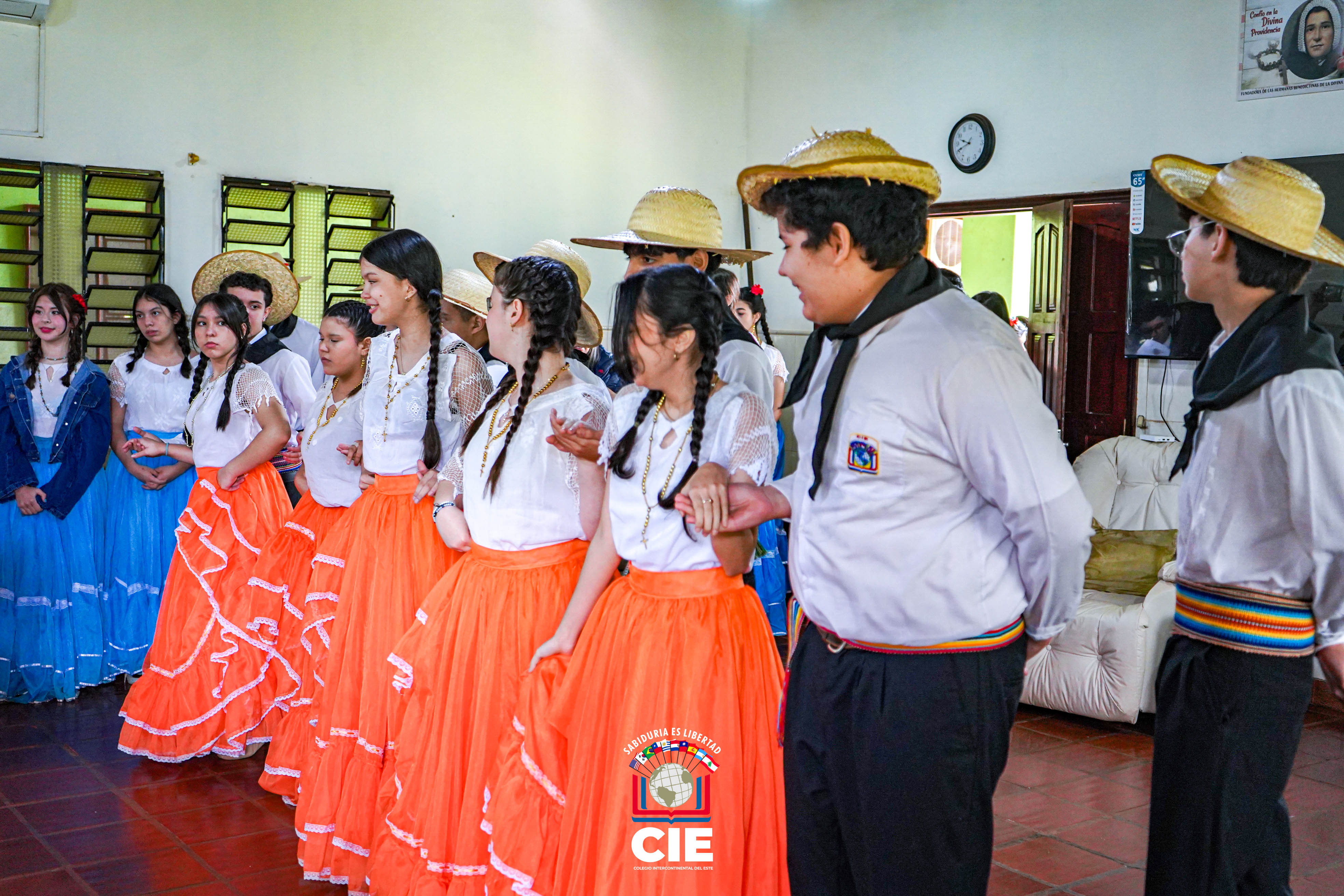 Proyecto Café, Canciones y Abrazos: Estudiantes del CIE visitan el Hogar de Ancianos San Agustín
