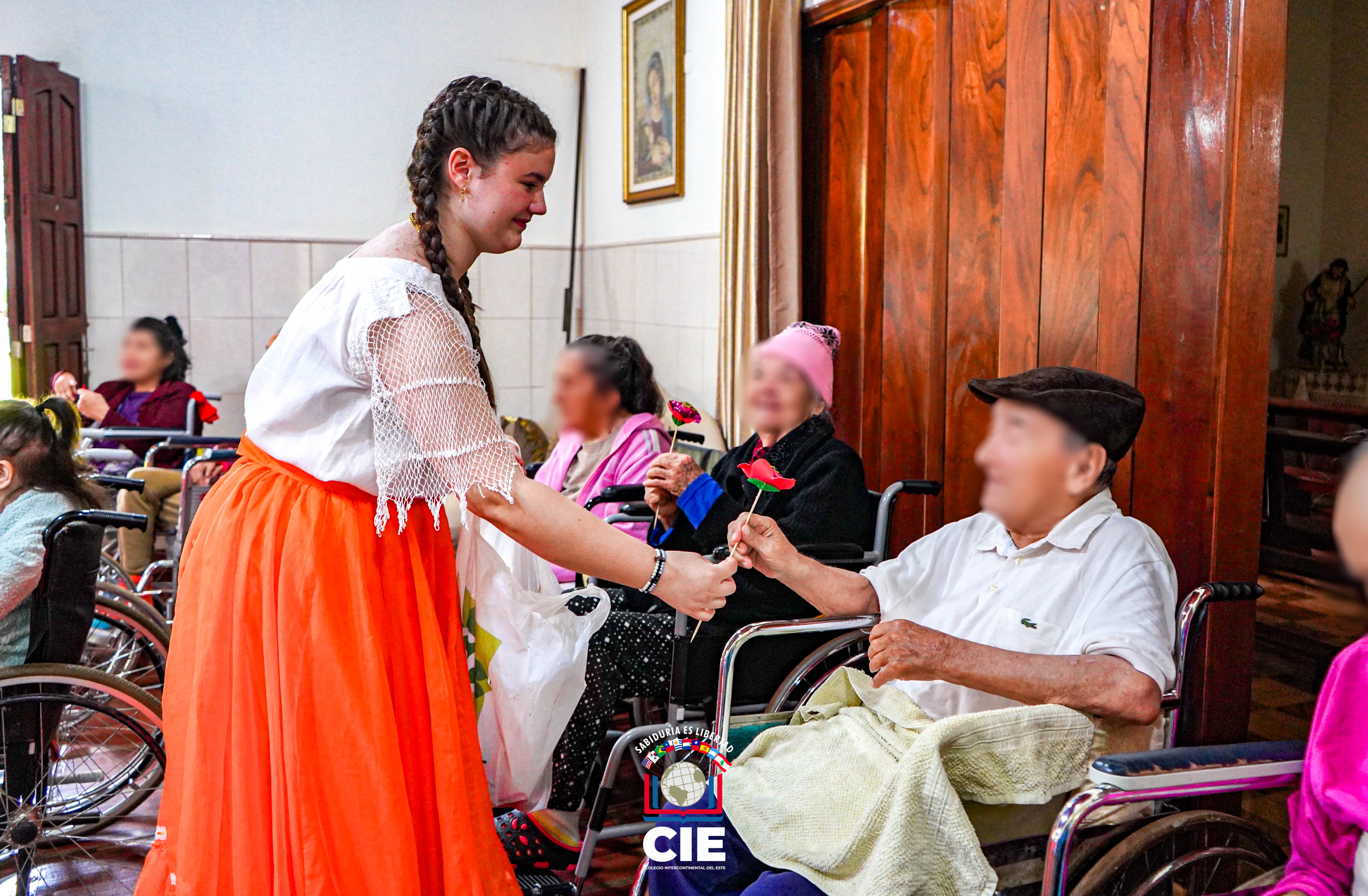 Proyecto Café, Canciones y Abrazos: Estudiantes del CIE visitan el Hogar de Ancianos San Agustín