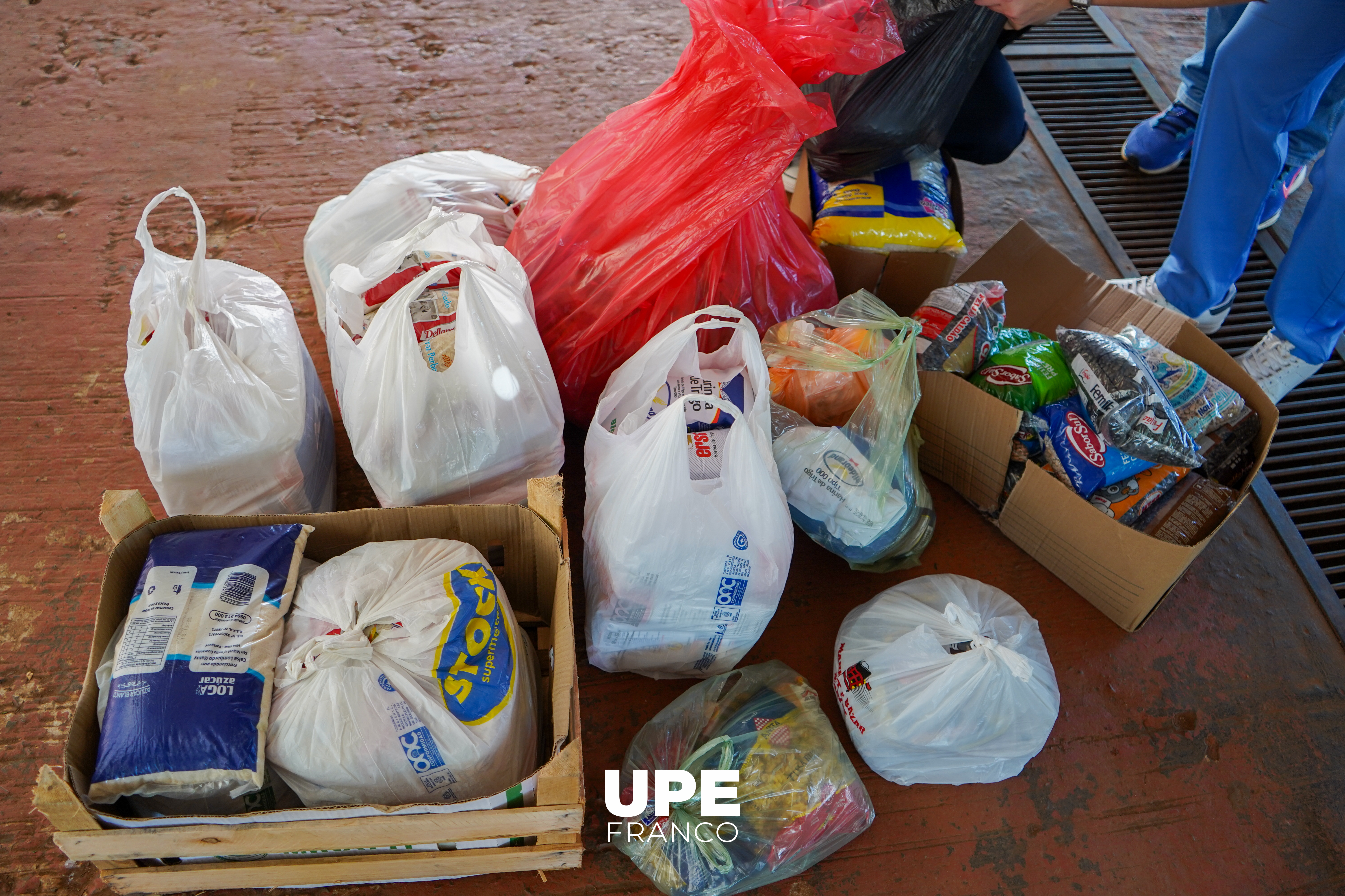 Solidaridad en Acción: Donación Comunitaria de Alimentos no Perecederos