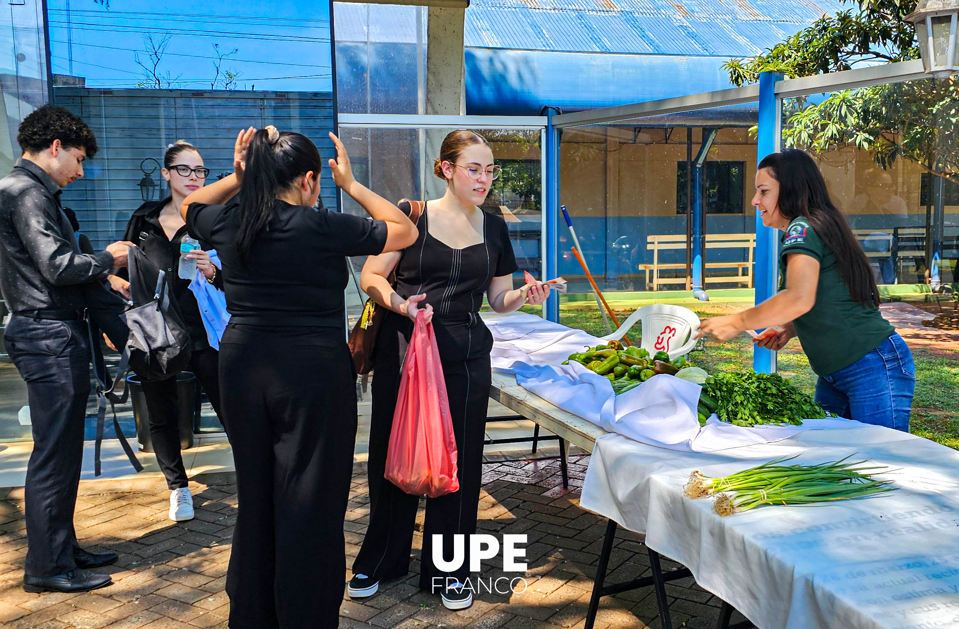 Feria de Productos Hortigranjeros en la UPE FRANCO - Facultad de Ciencias Agropecuarias
