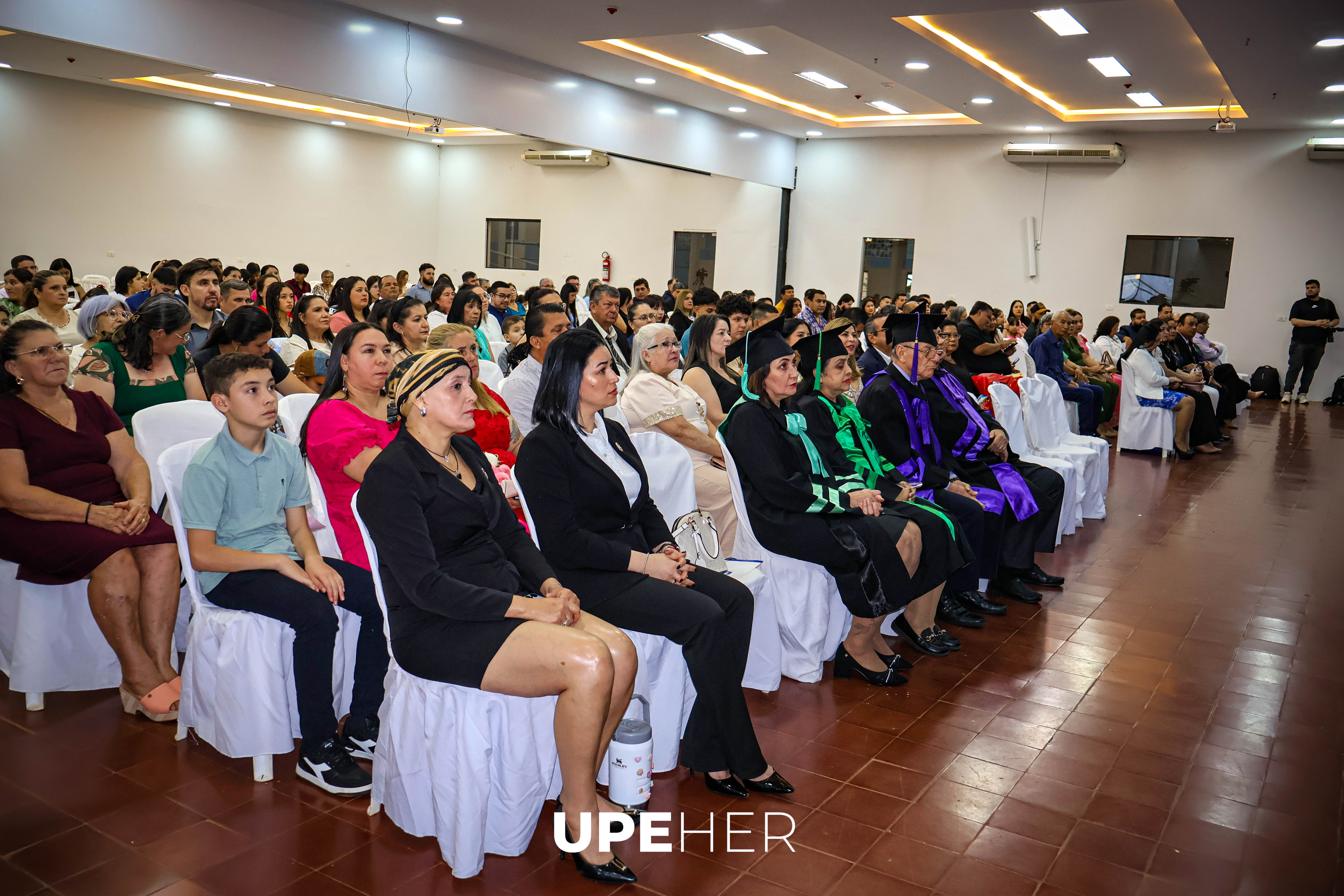 Ceremonia de Graduación: UPE - Filial Hernandarias