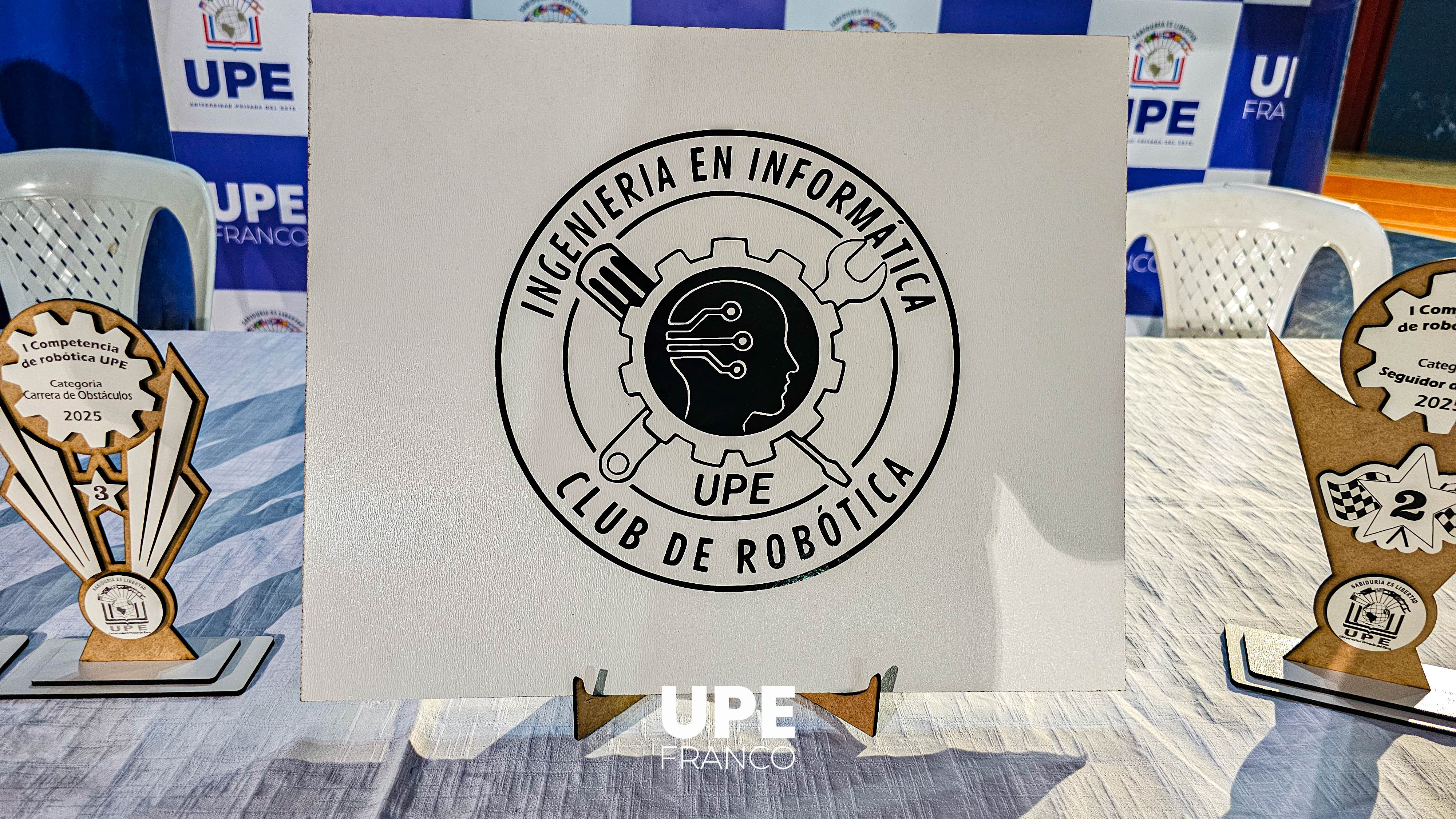 Clausura del Club de Robótica 2025 y 1.ª Edición de la Competencia de Robótica UPE 2025